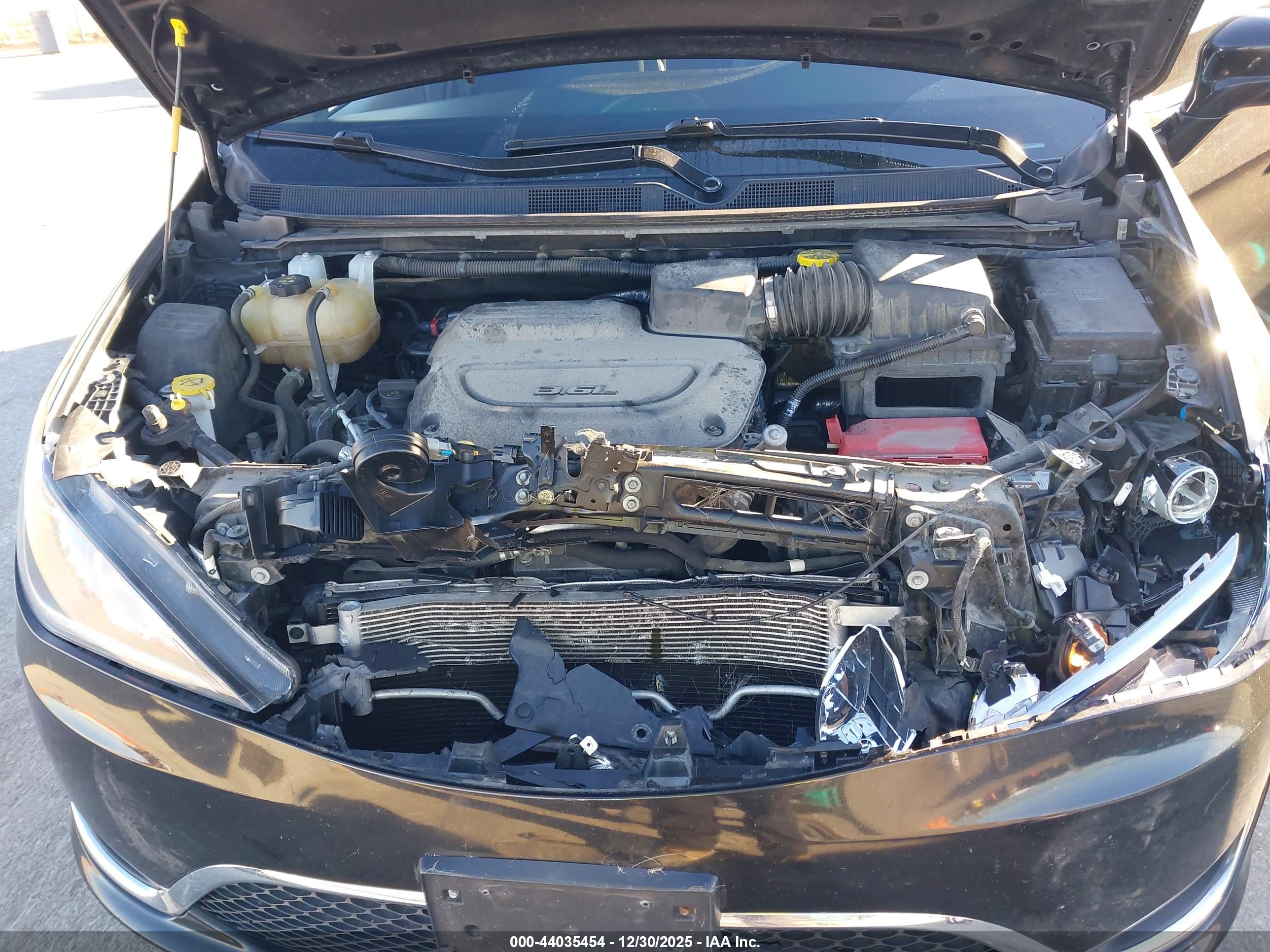 CHRYSLER PACIFICA image 10