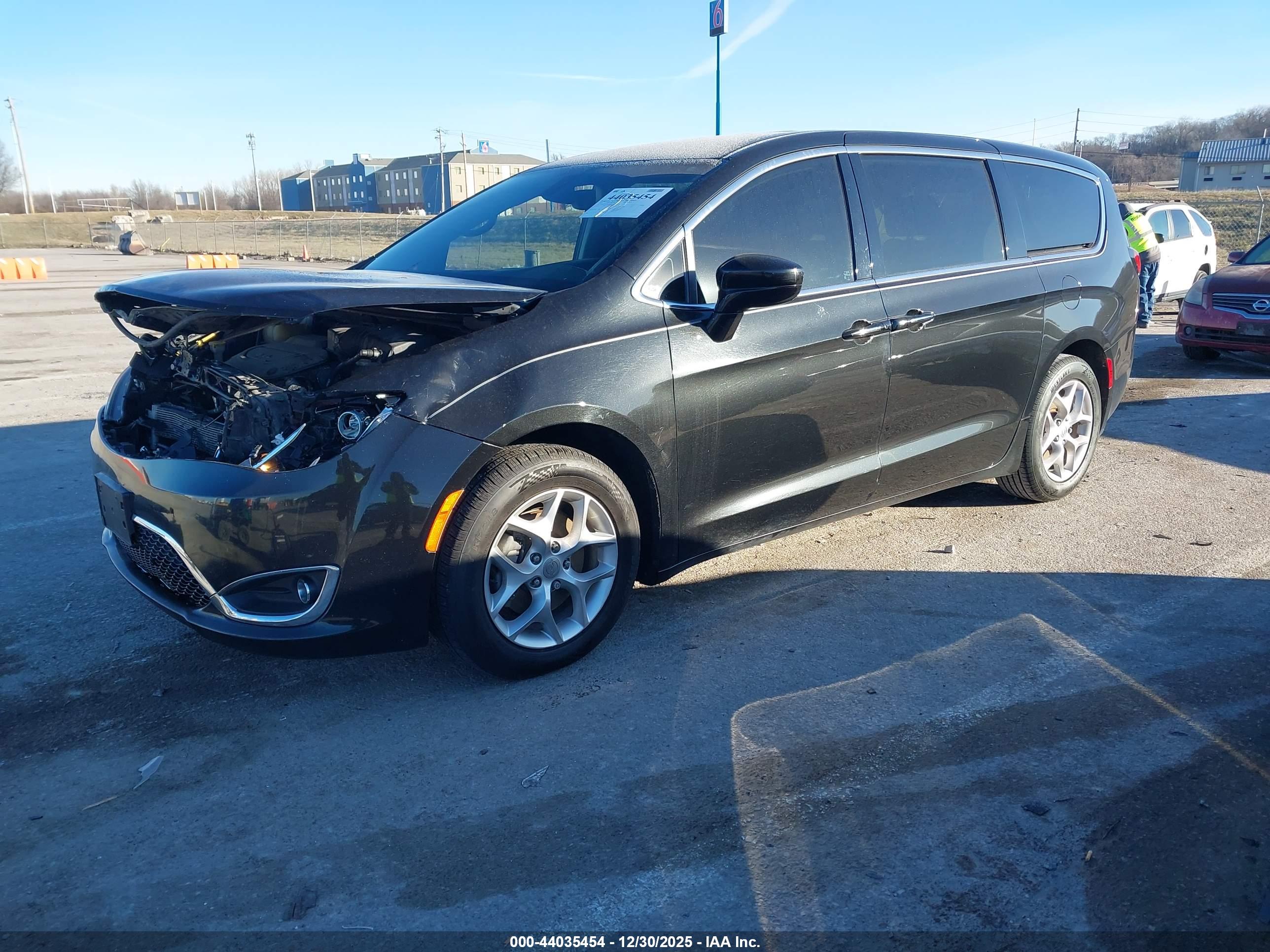 CHRYSLER PACIFICA image 2