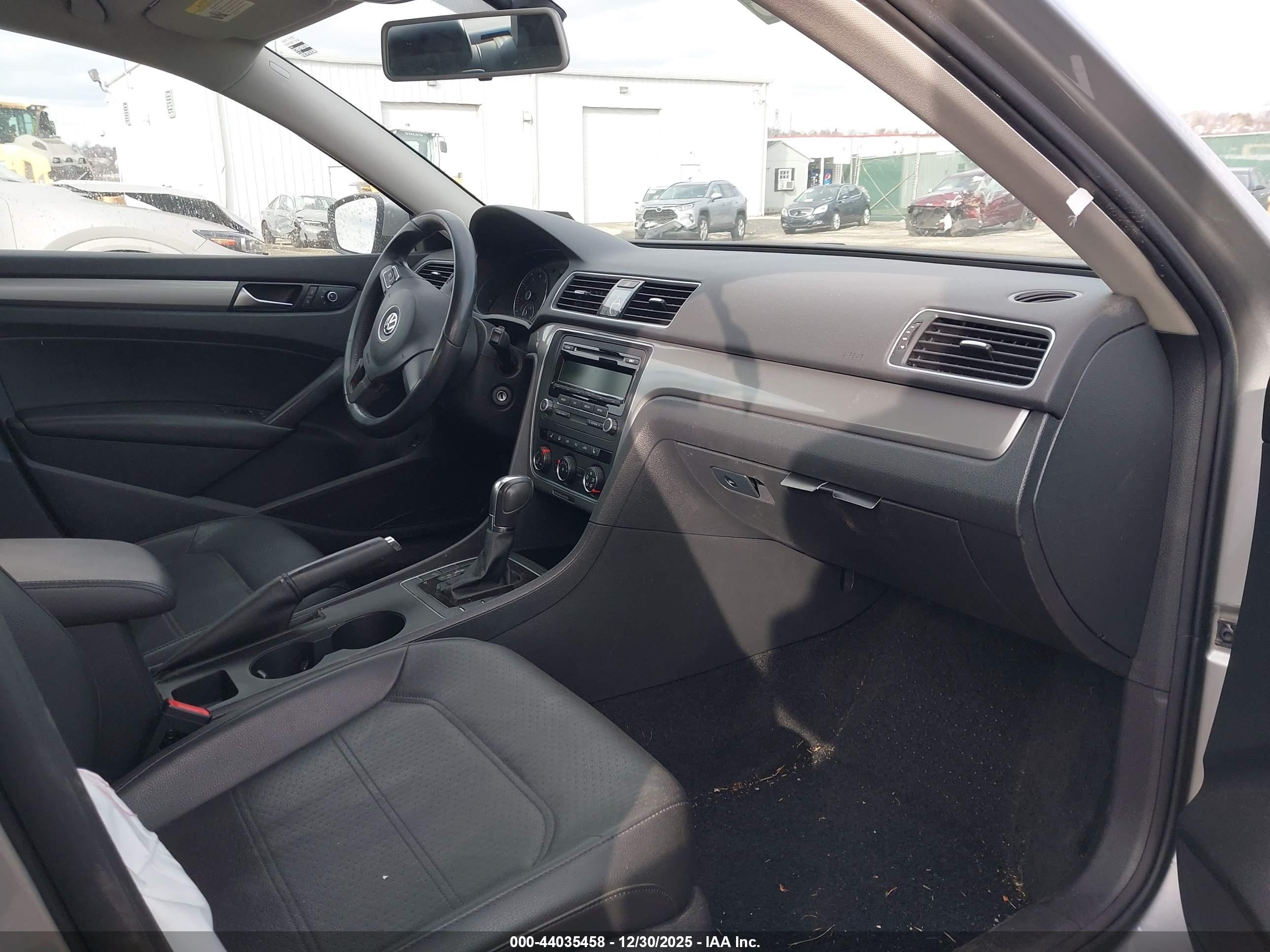 VOLKSWAGEN PASSAT image 5