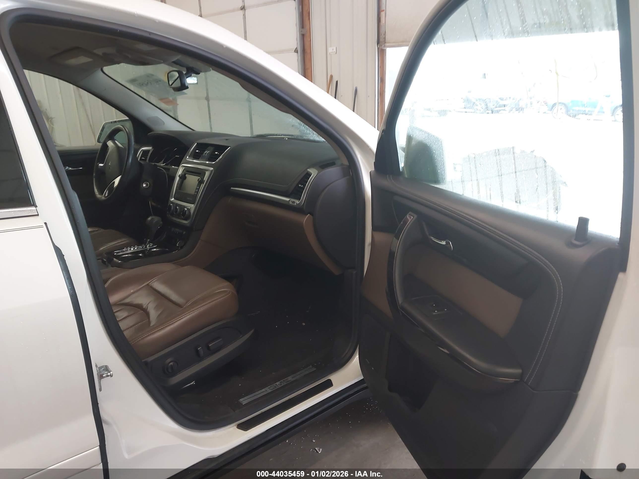 GMC ACADIA image 5