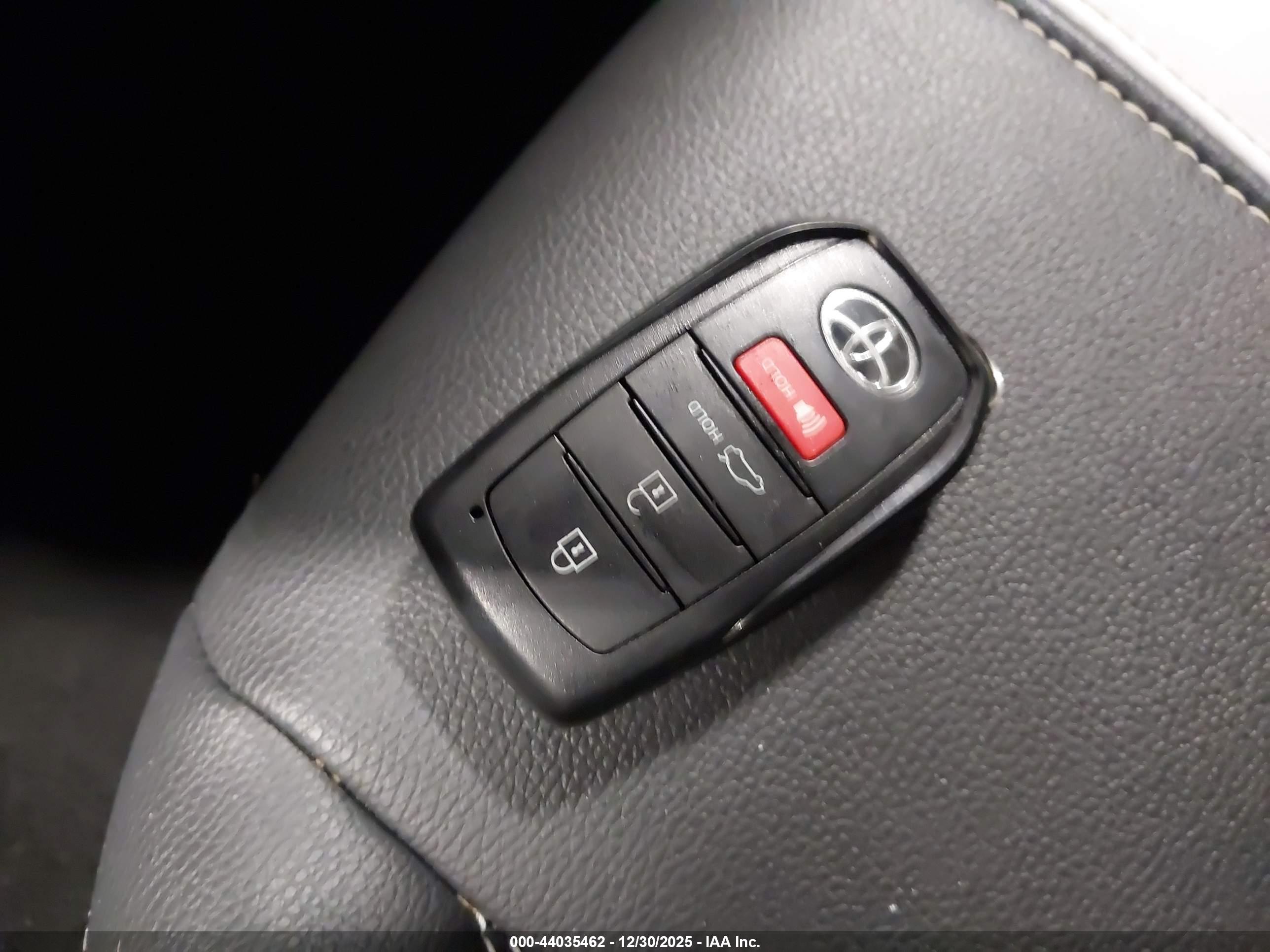 TOYOTA CAMRY image 11