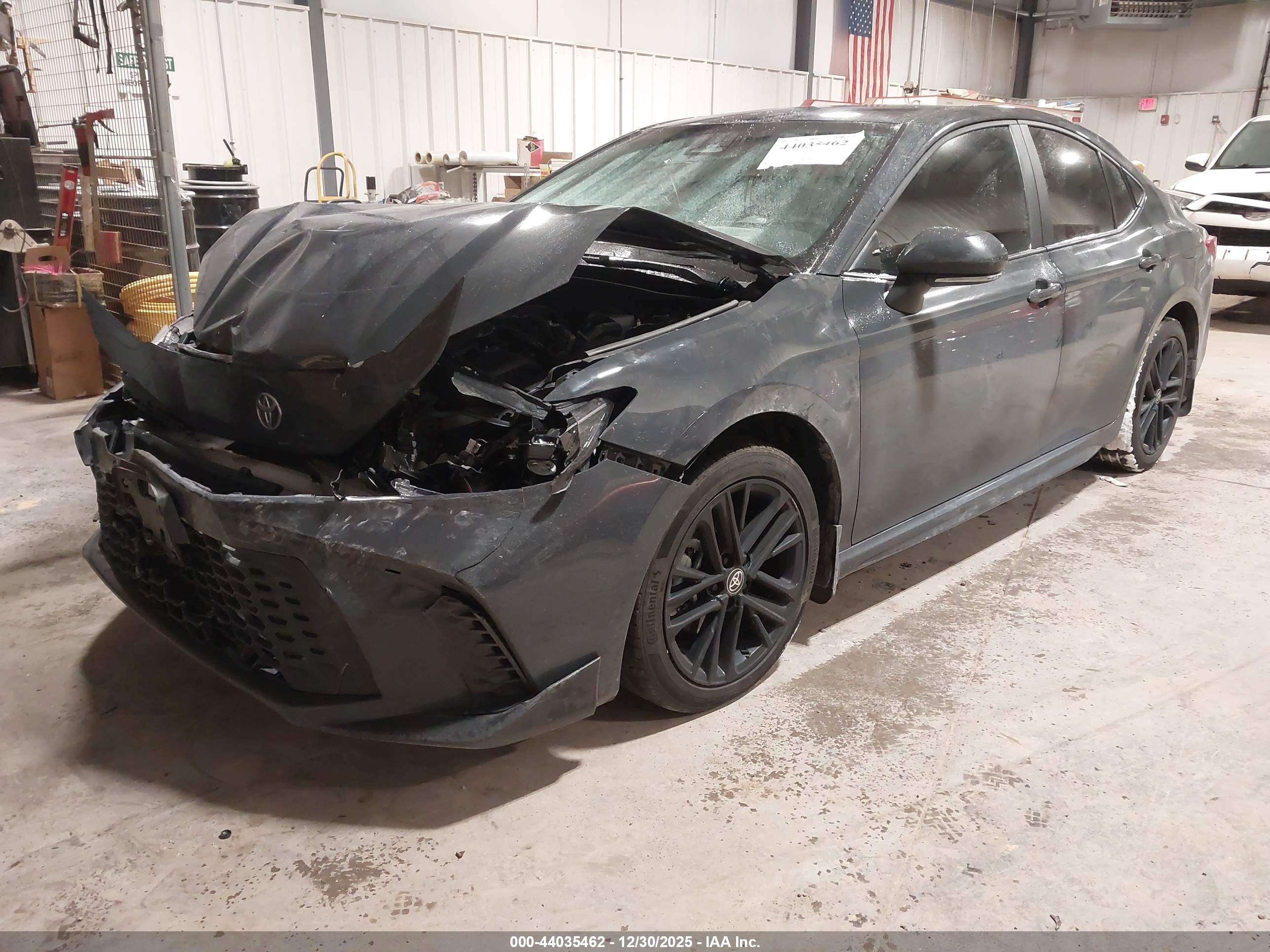 TOYOTA CAMRY image 2