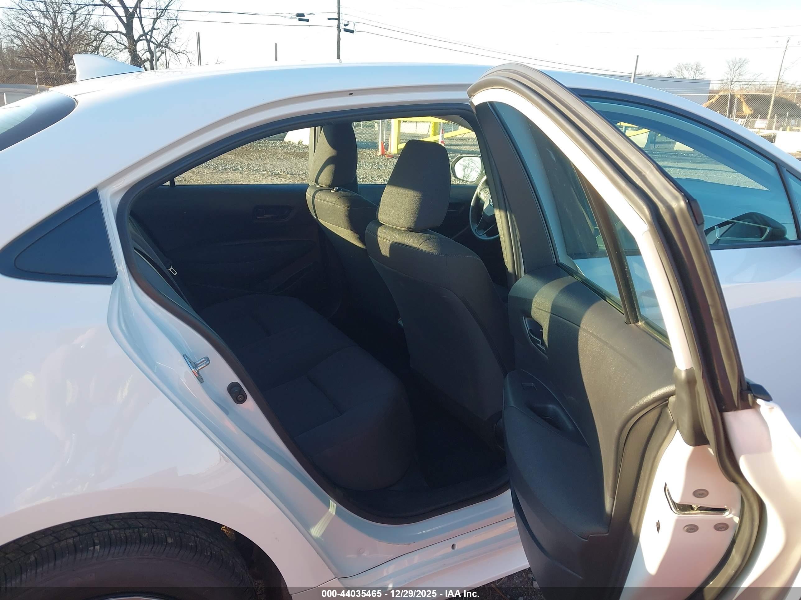 TOYOTA COROLLA image 8