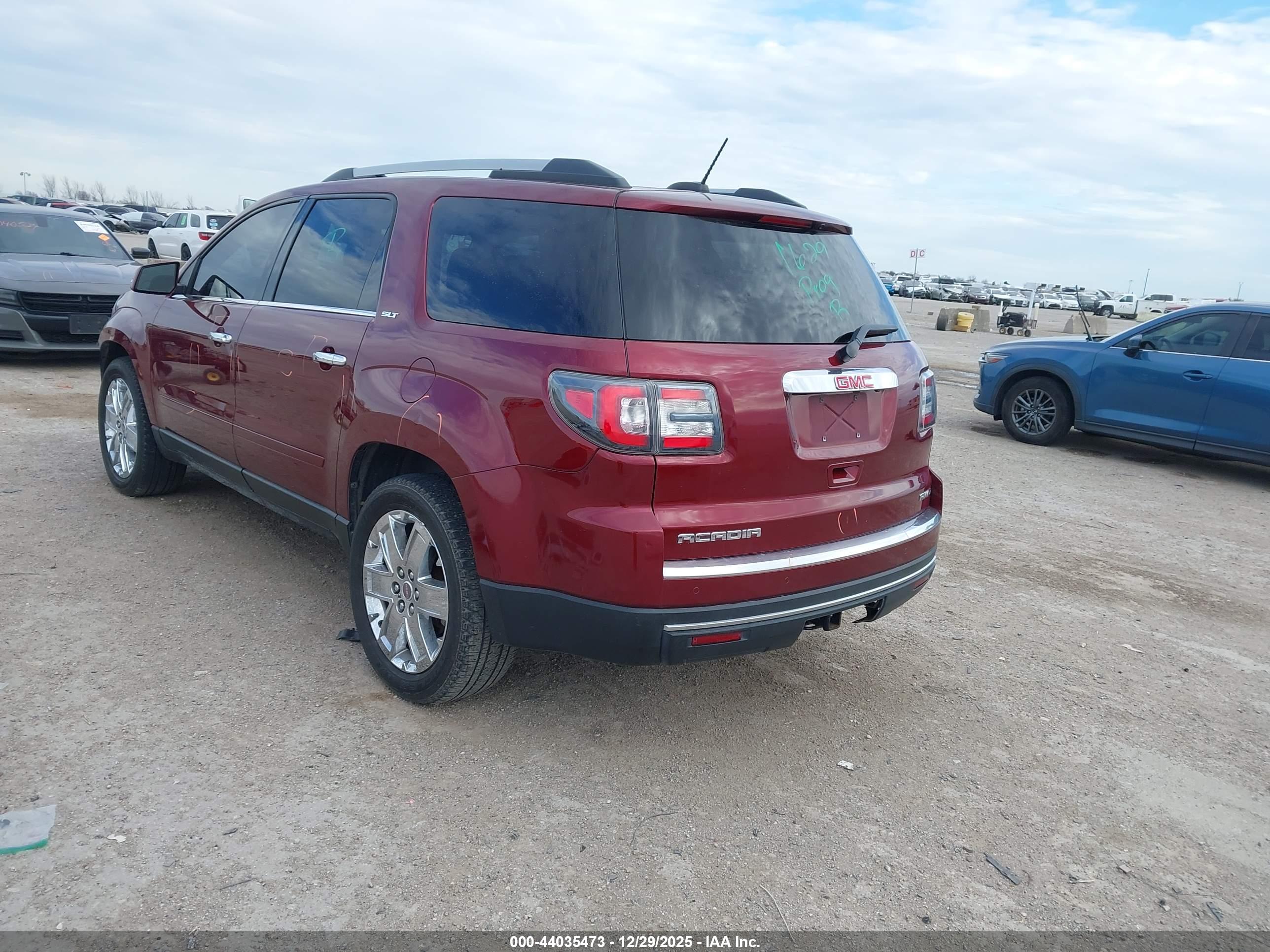 GMC ACADIA image 3