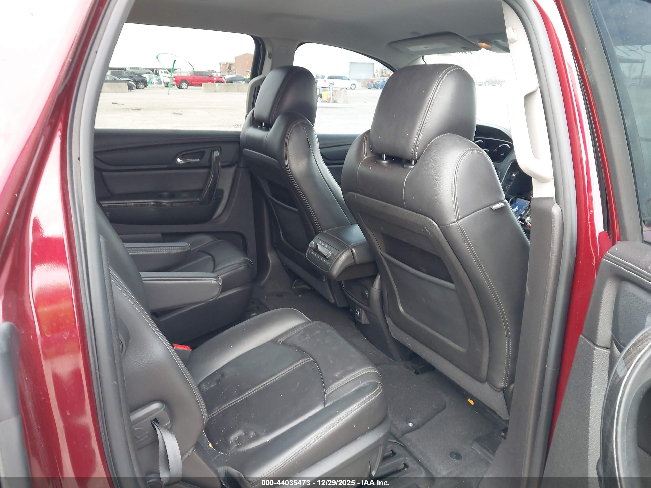 GMC ACADIA image 8