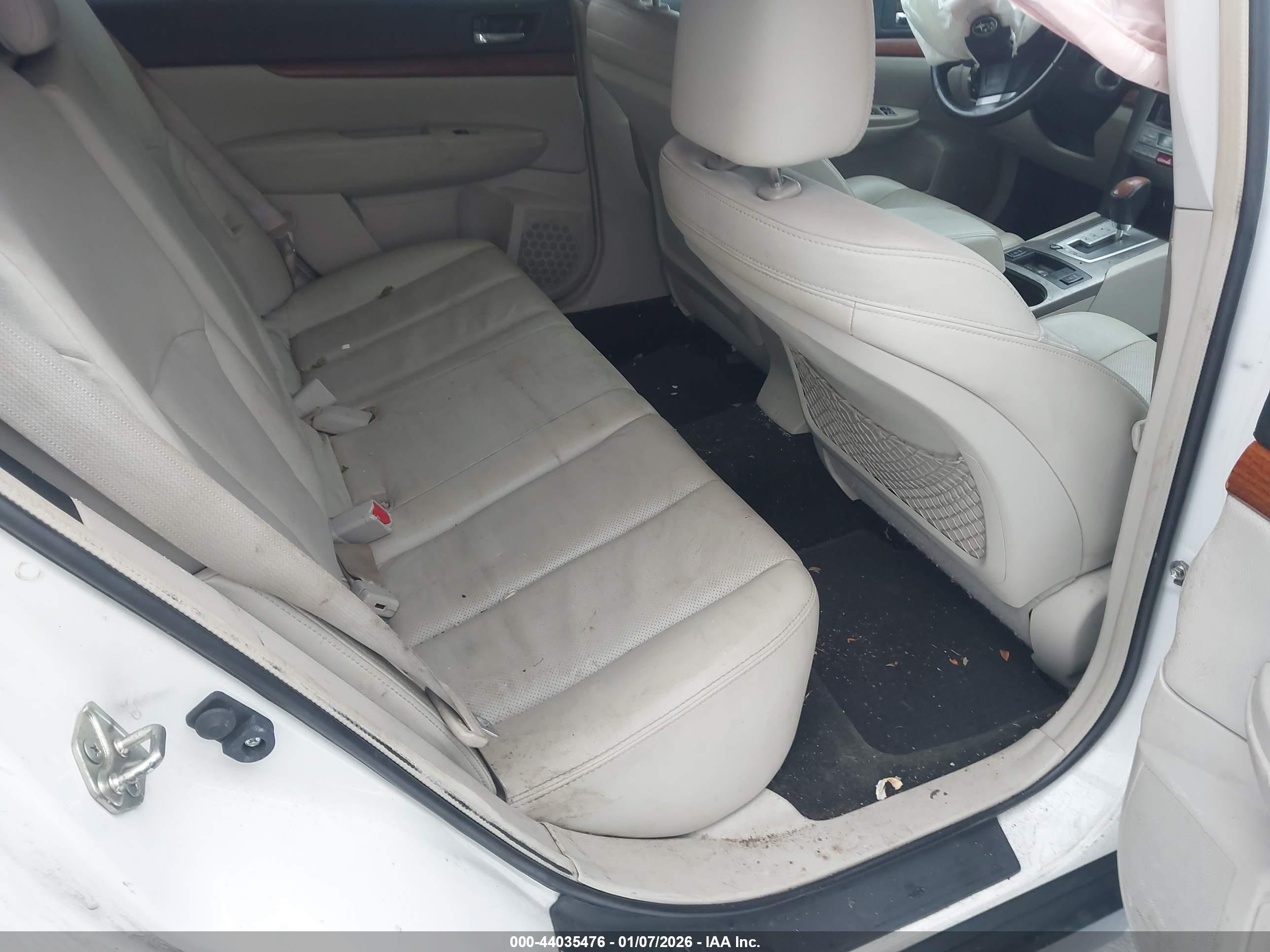 SUBARU OUTBACK image 8