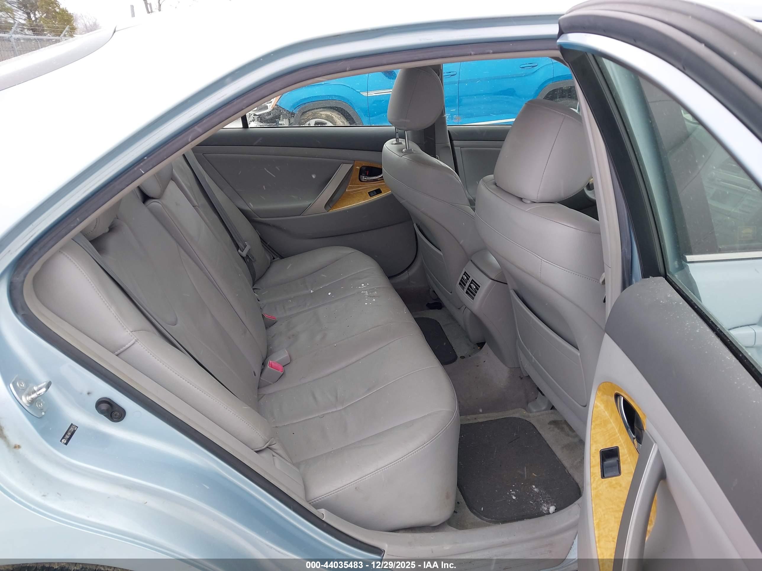 TOYOTA CAMRY image 8