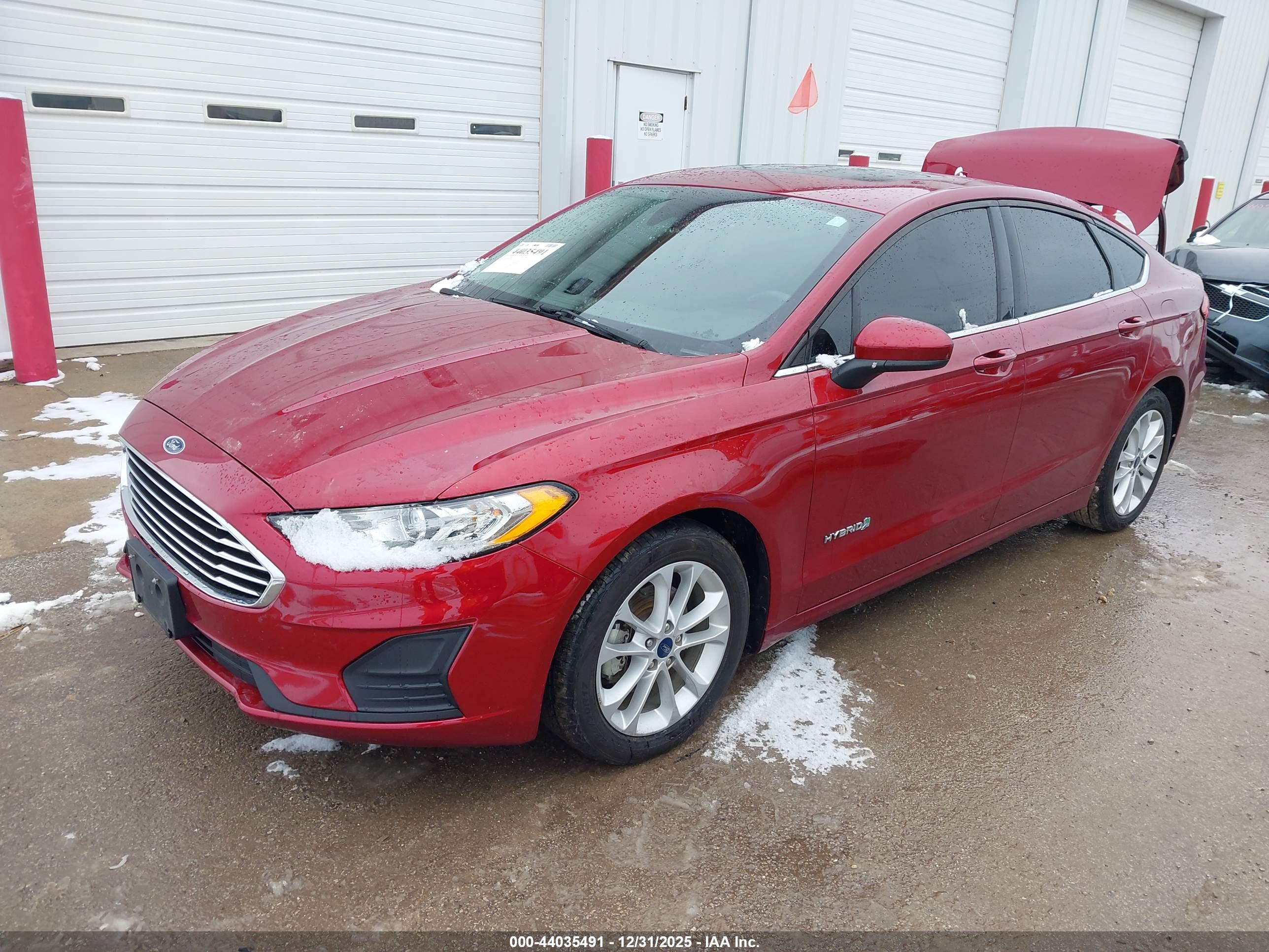 FORD FUSION image 2