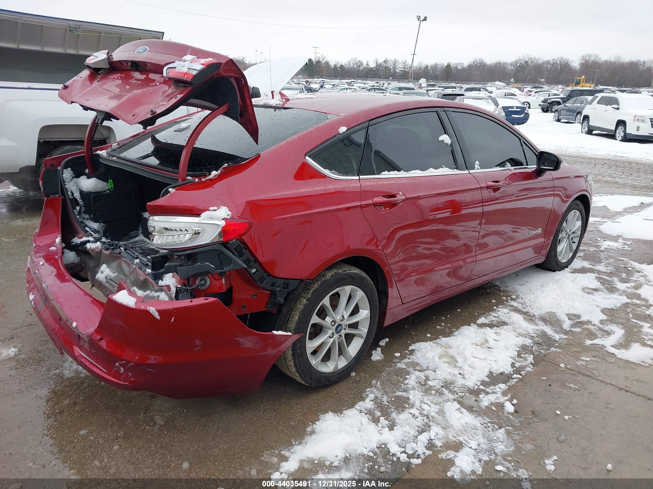 FORD FUSION image 4