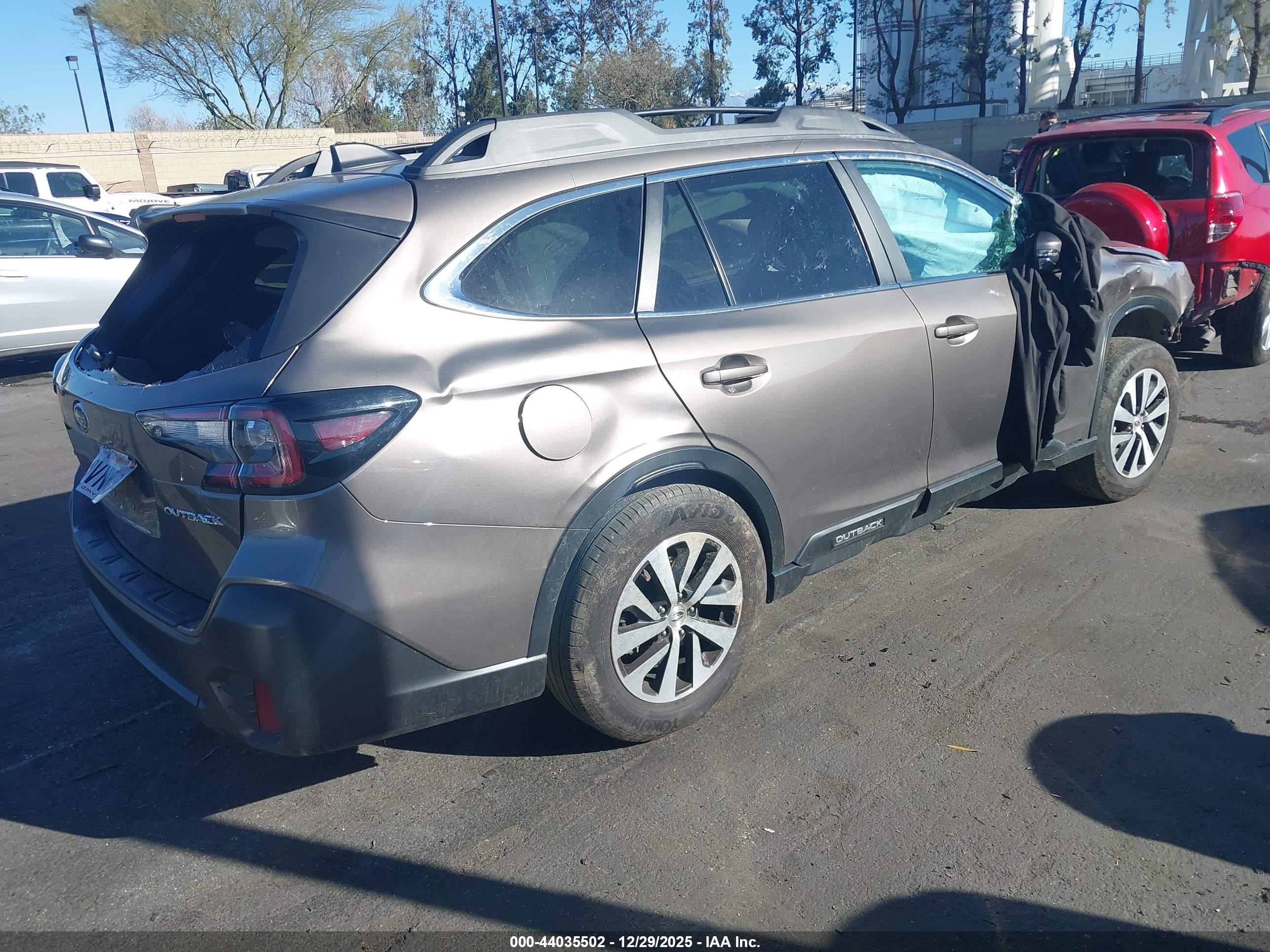 SUBARU OUTBACK image 4
