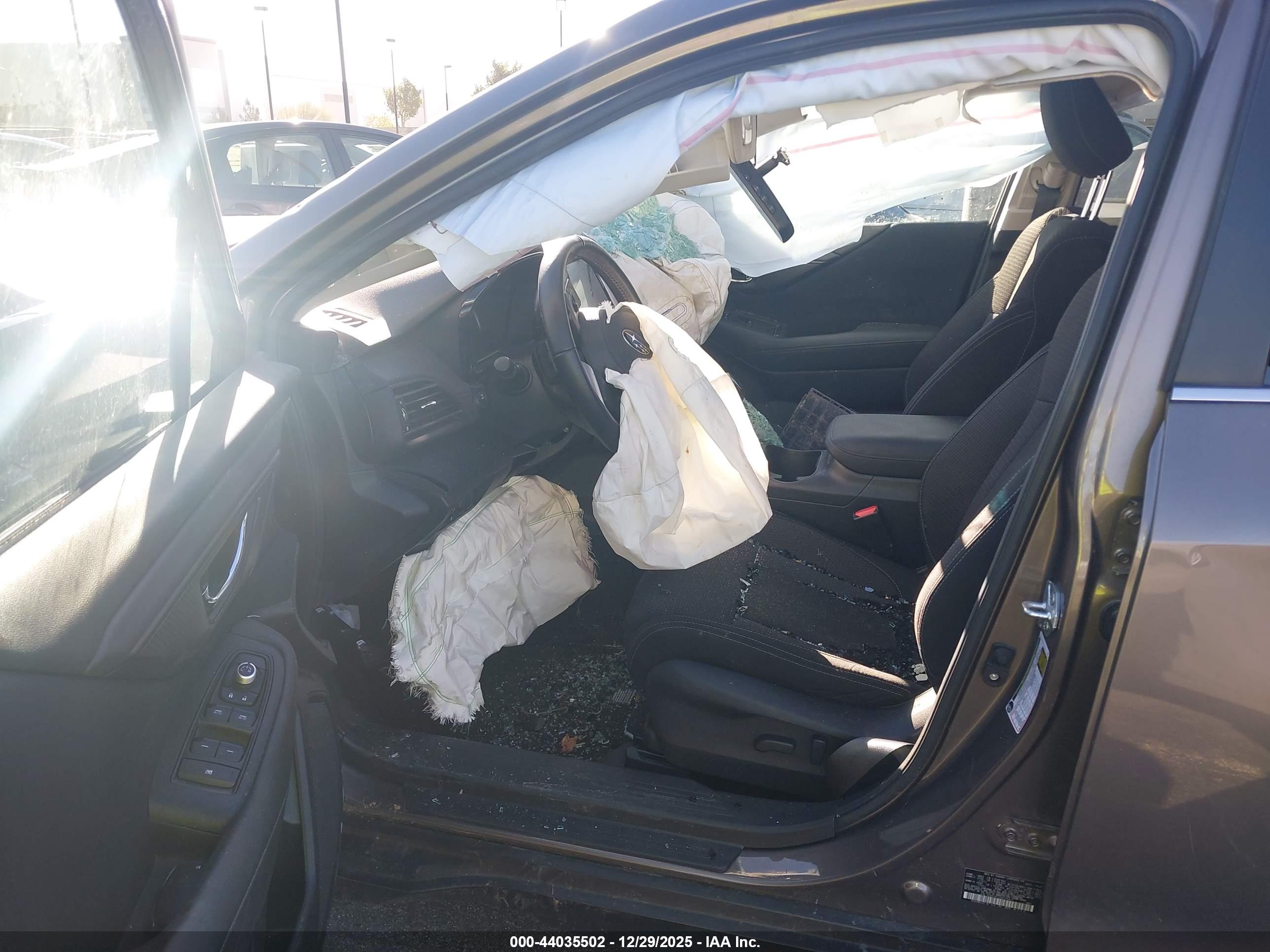 SUBARU OUTBACK image 5