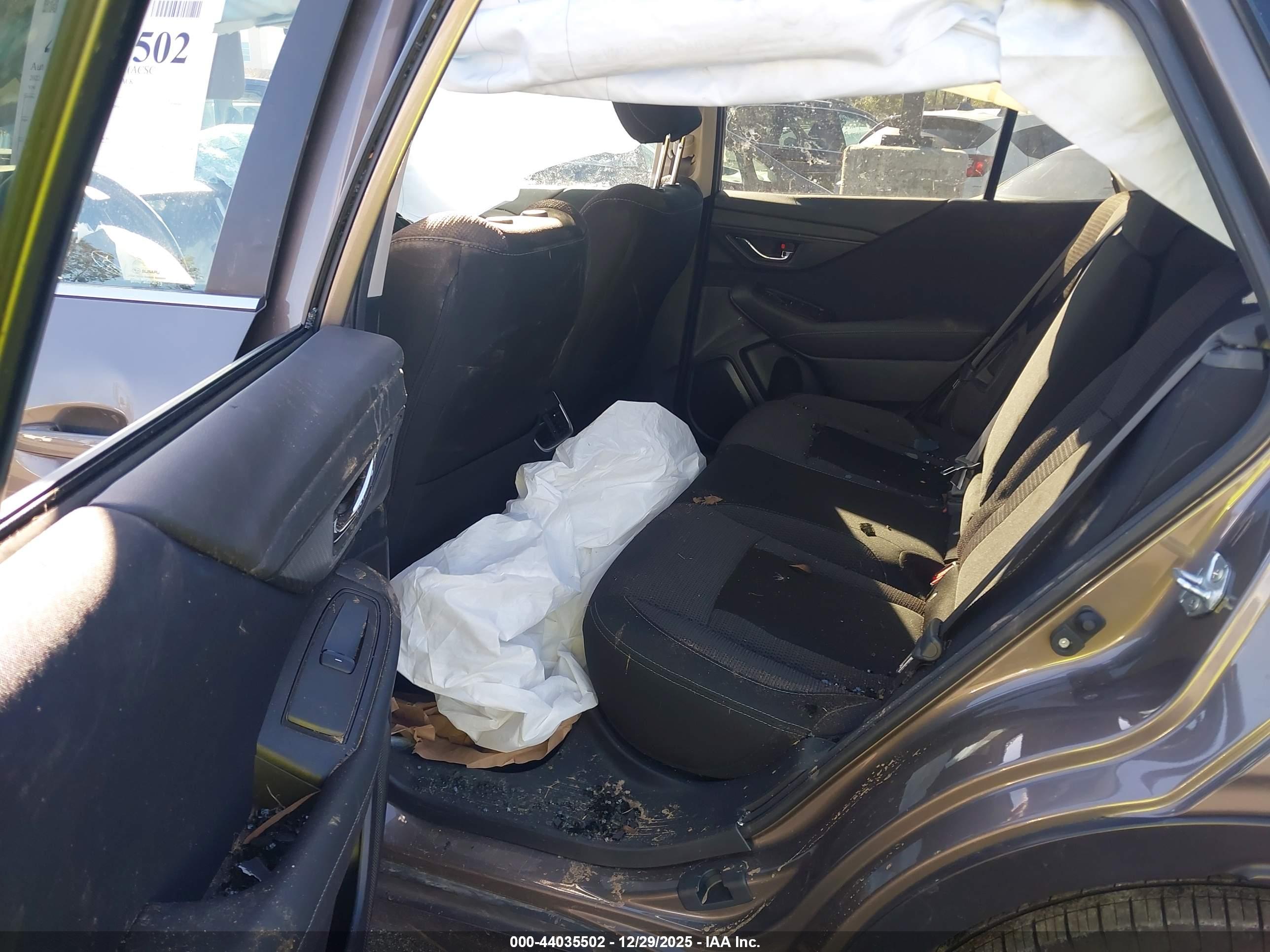 SUBARU OUTBACK image 8