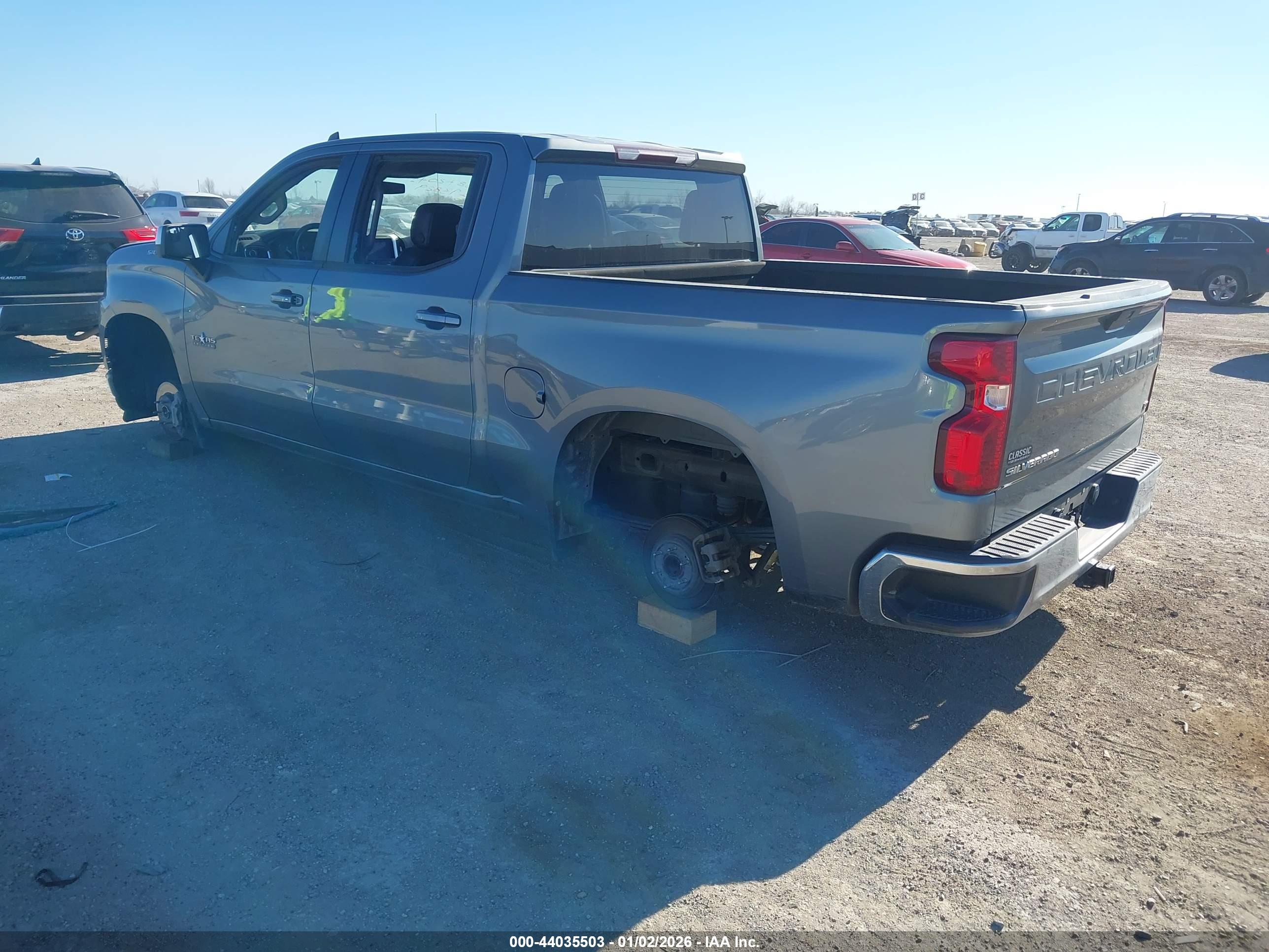 CHEVROLET SILVERADO image 3