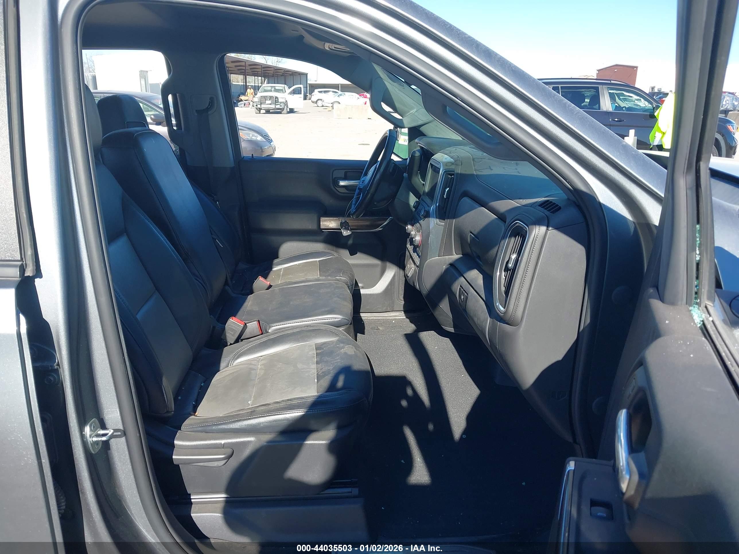 CHEVROLET SILVERADO image 5