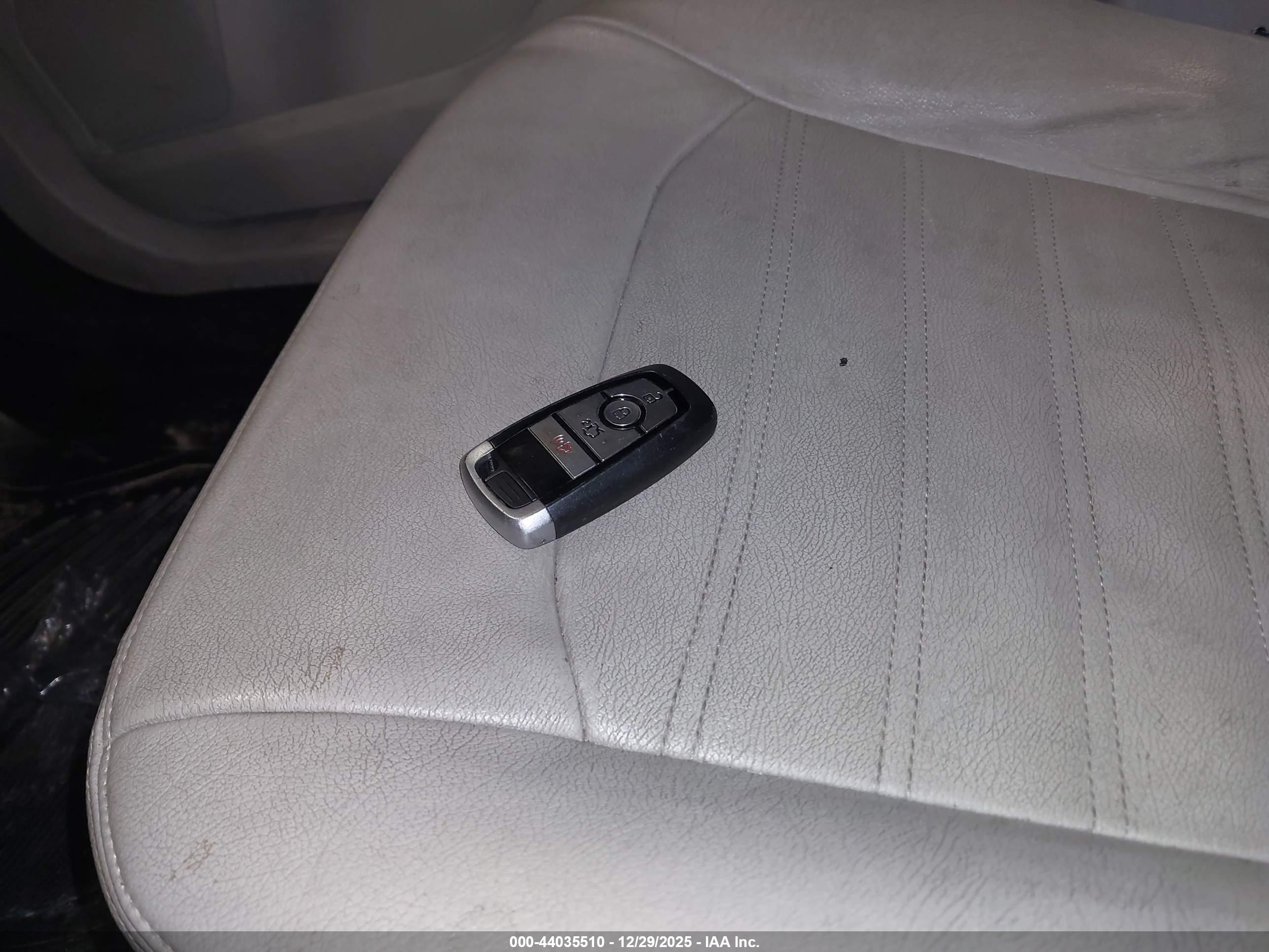 FORD FUSION image 11