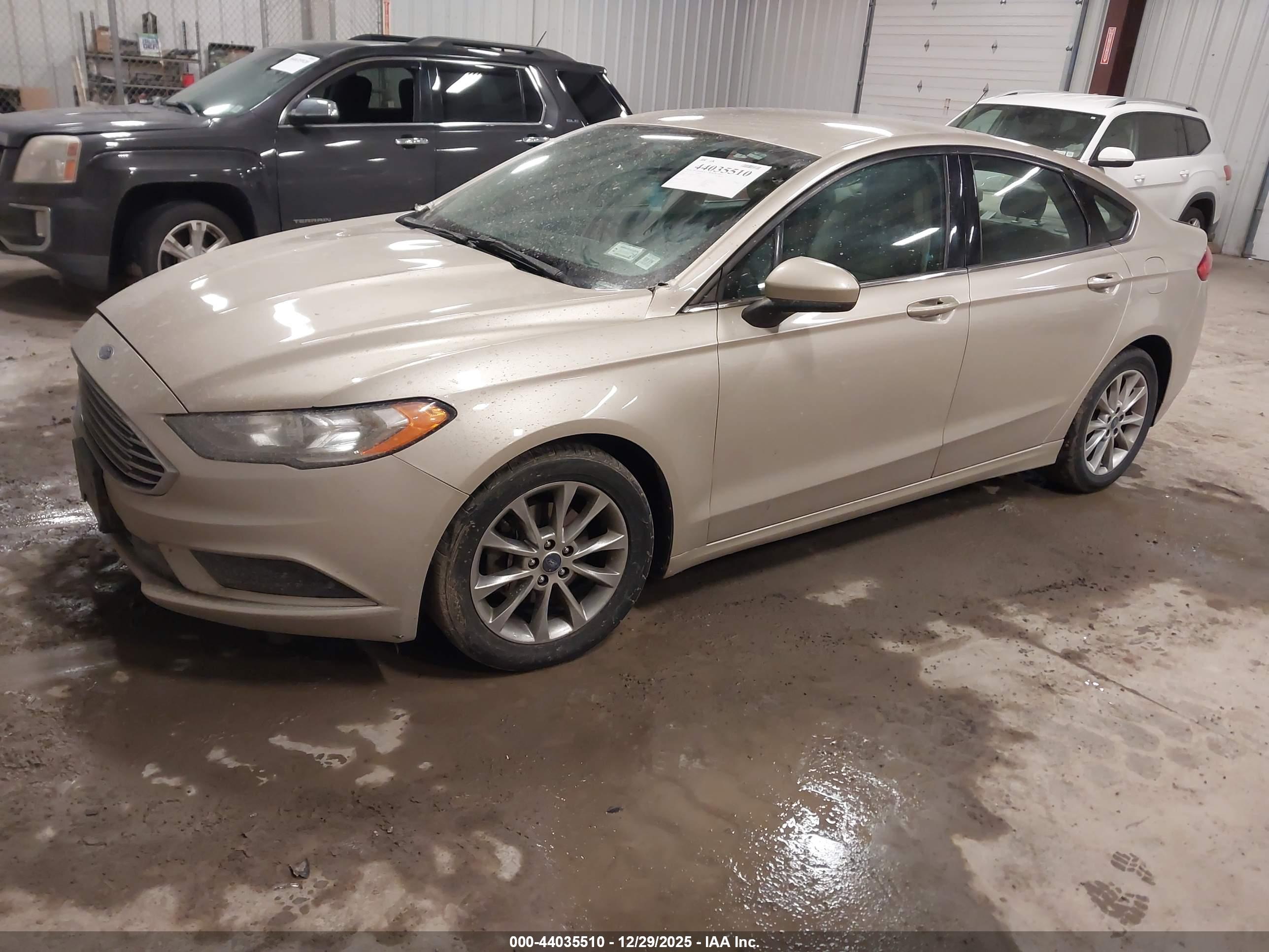 FORD FUSION image 2