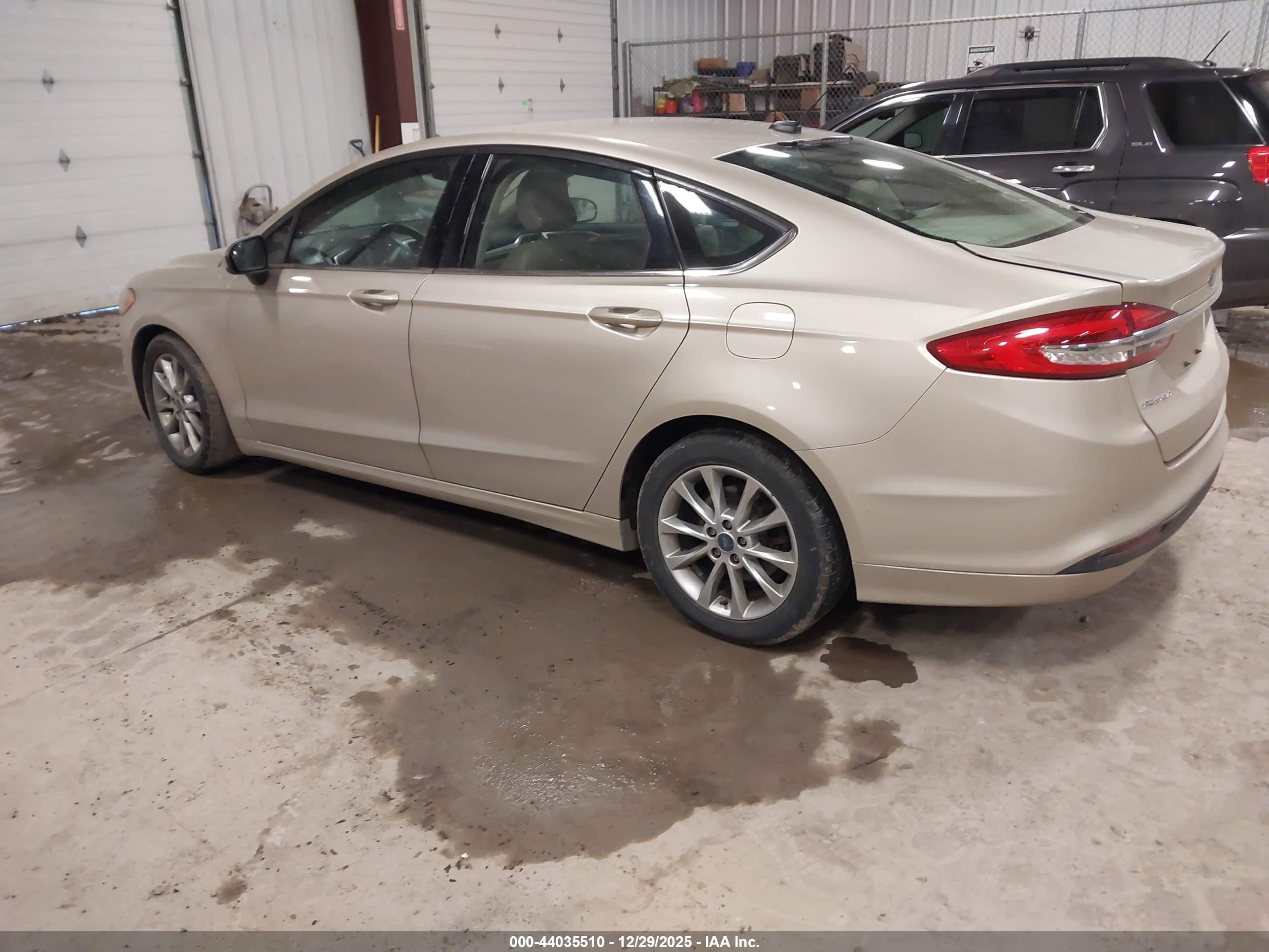 FORD FUSION image 3