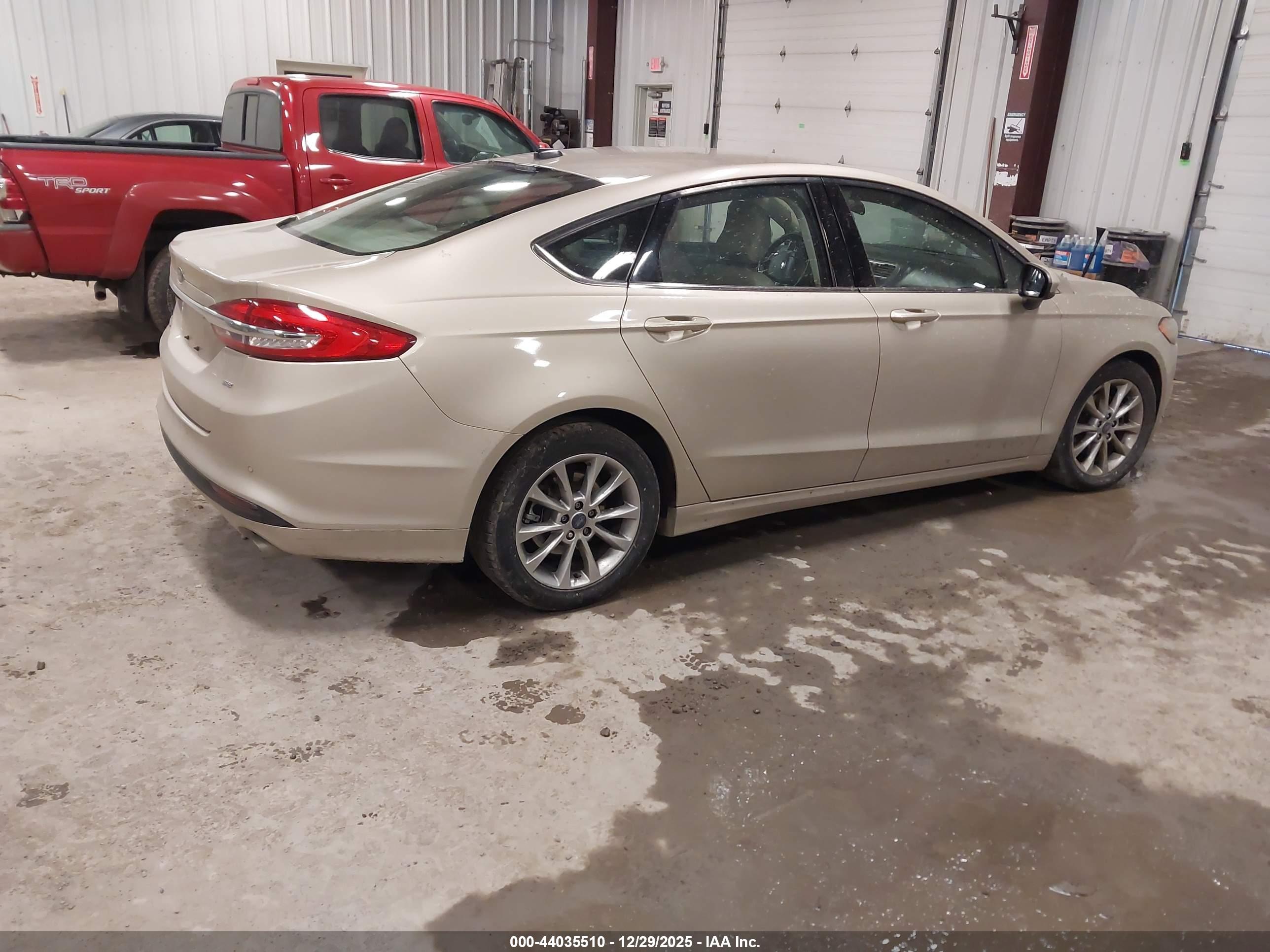 FORD FUSION image 4
