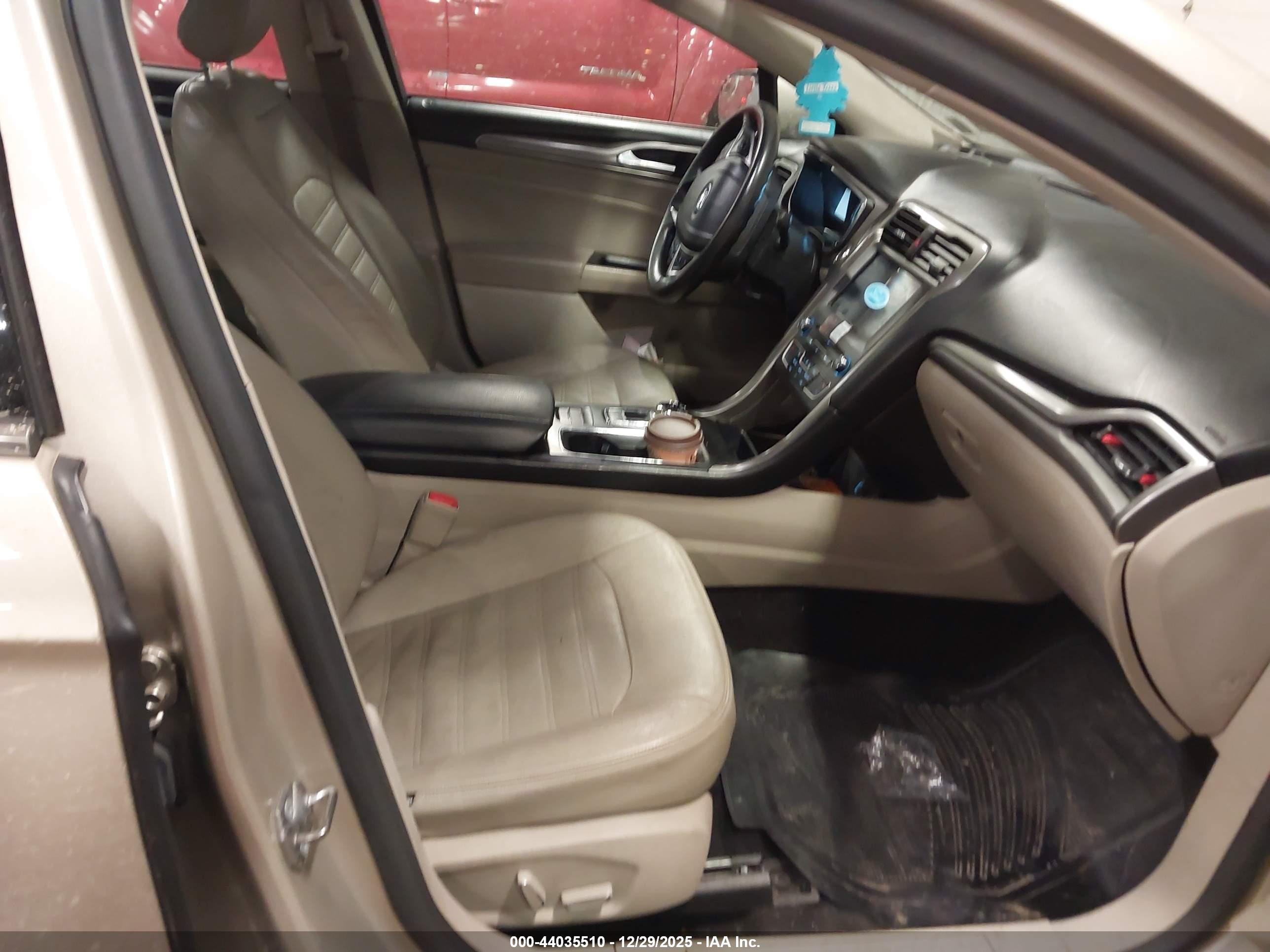 FORD FUSION image 5