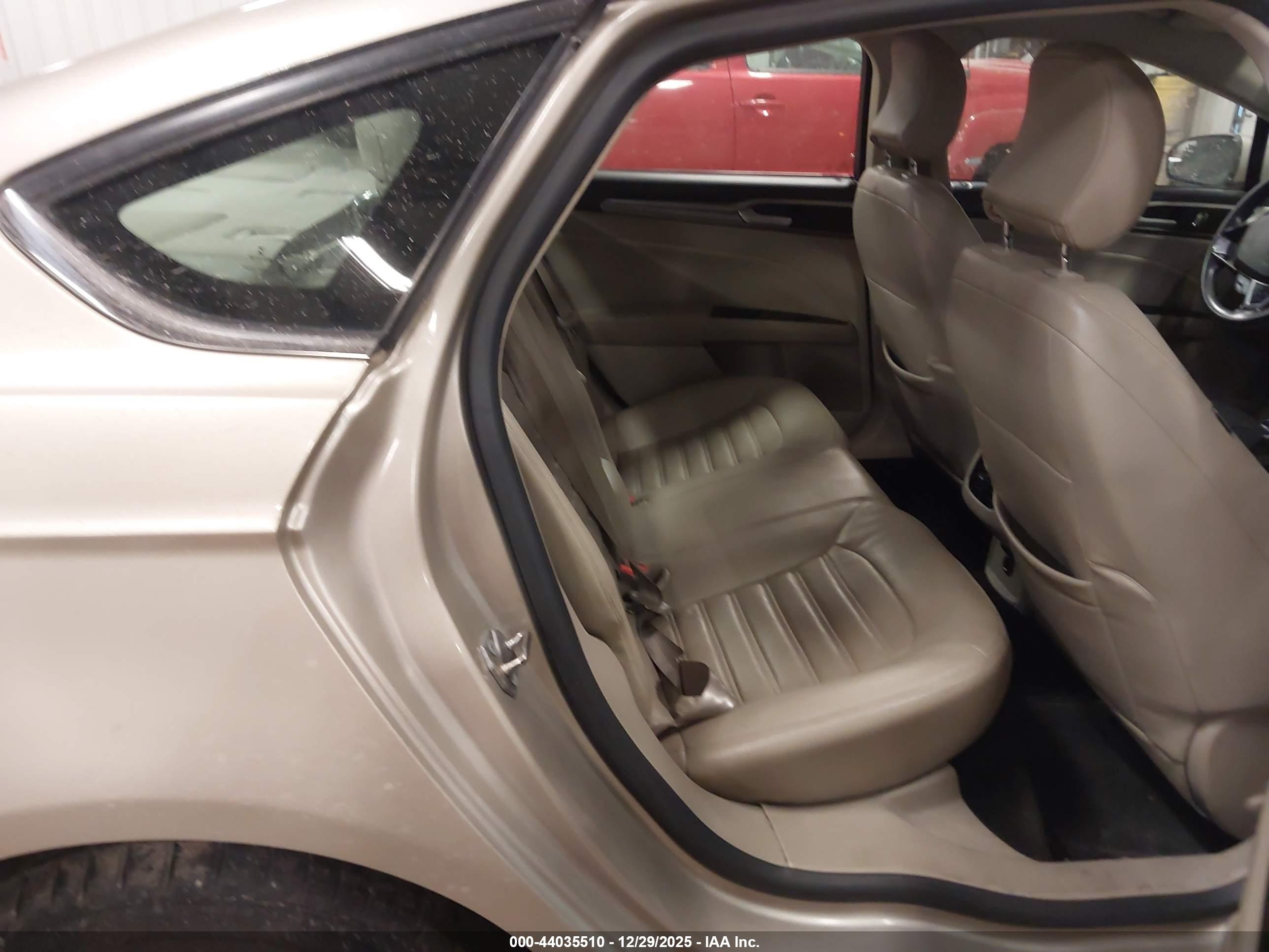 FORD FUSION image 8