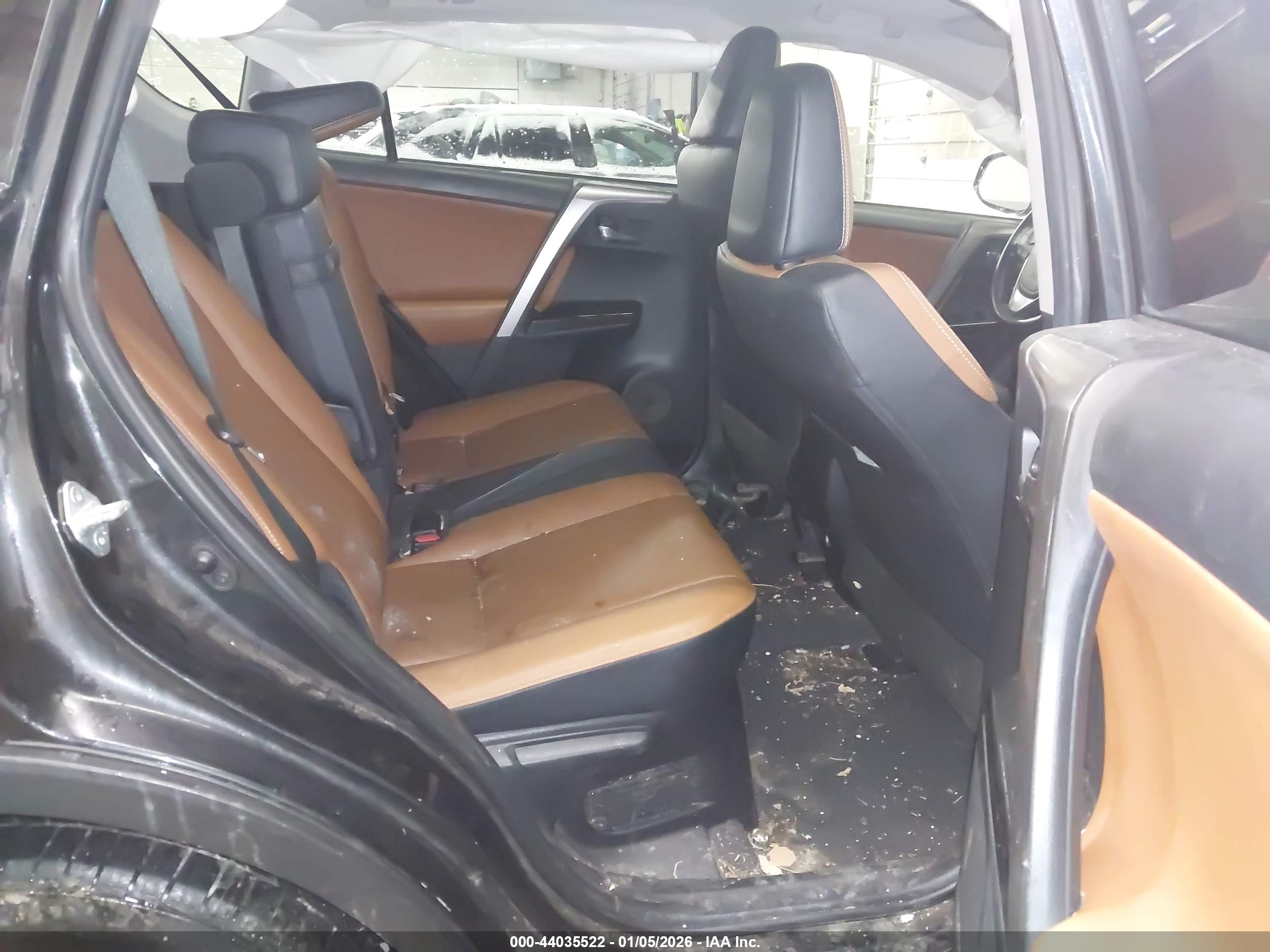 TOYOTA RAV4 image 8