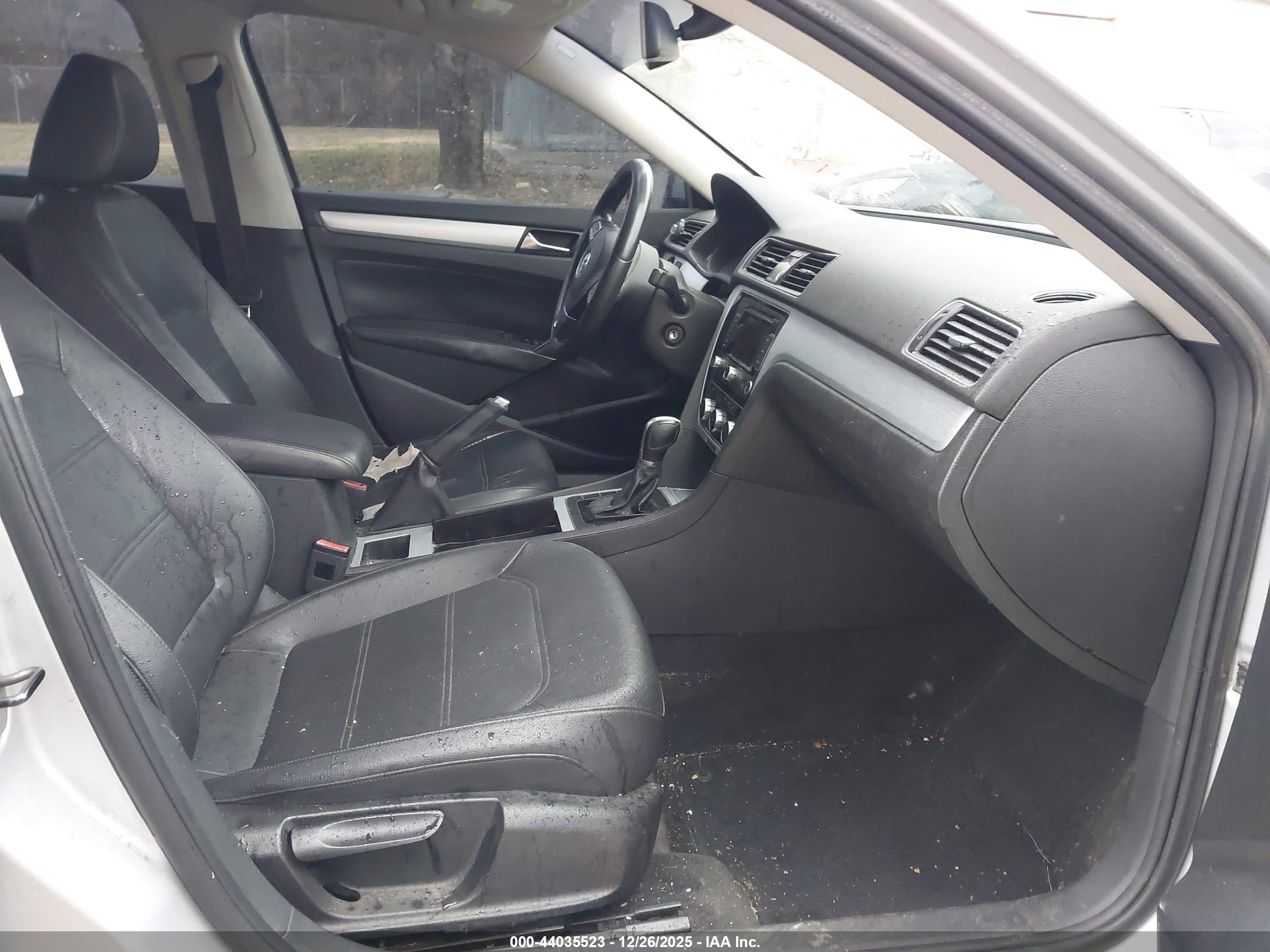 VOLKSWAGEN PASSAT image 5