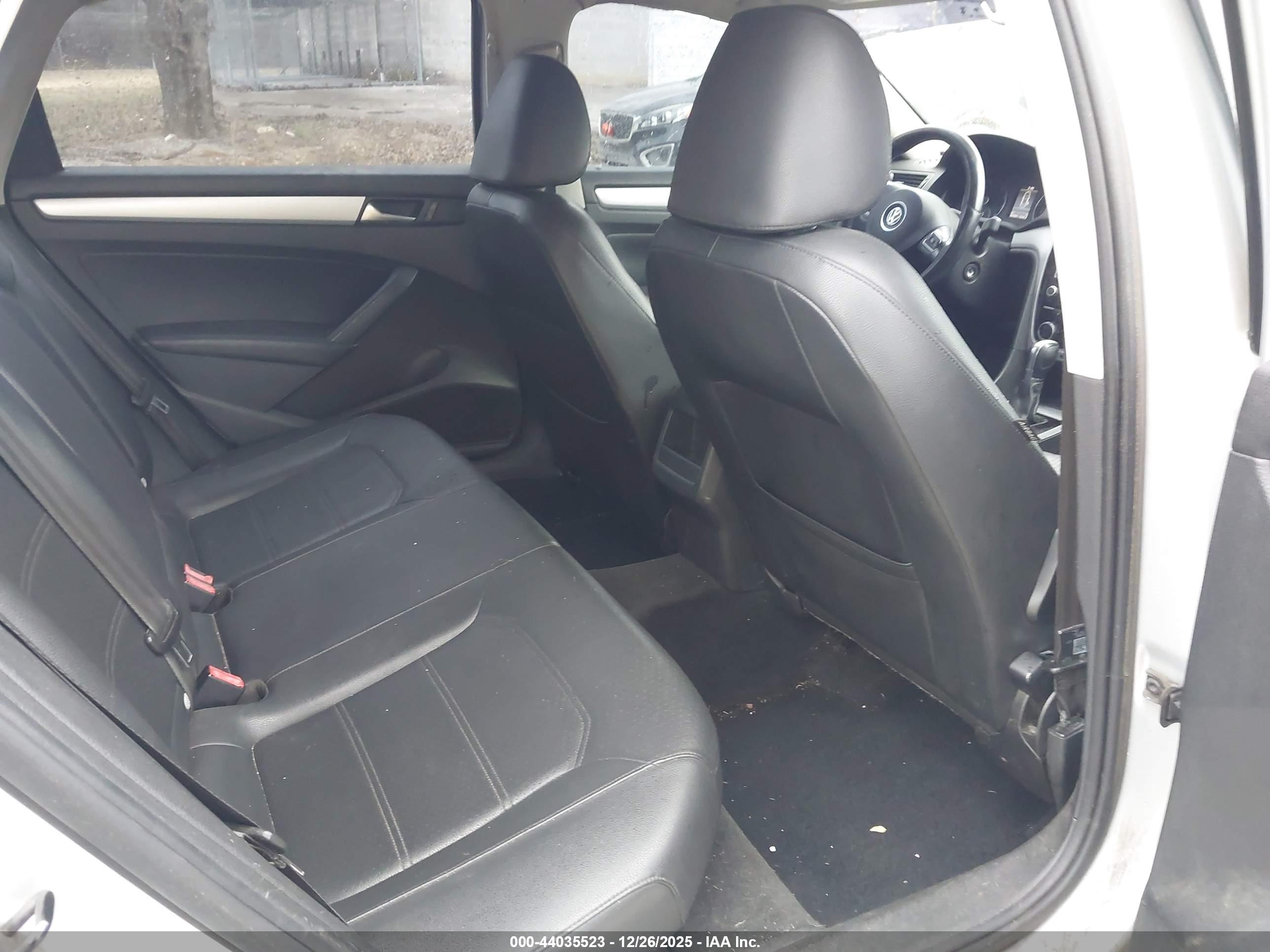 VOLKSWAGEN PASSAT image 8