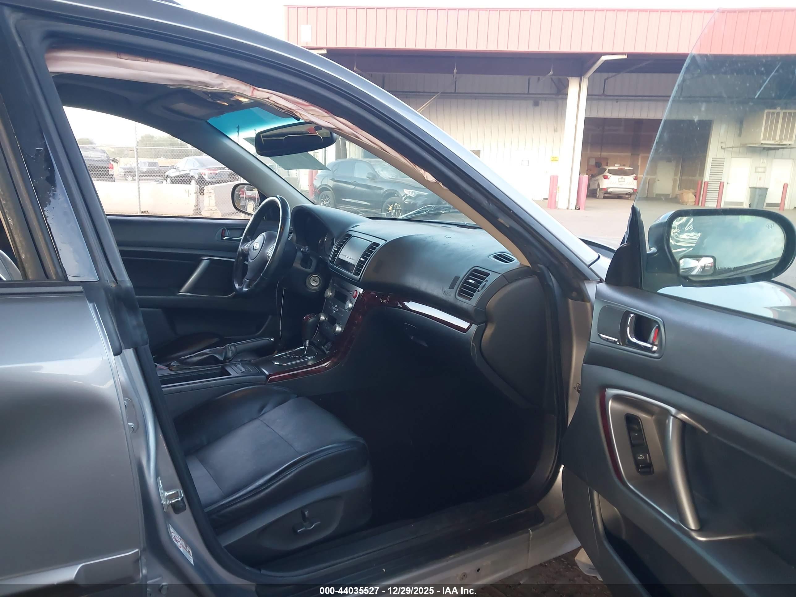 SUBARU OUTBACK image 5