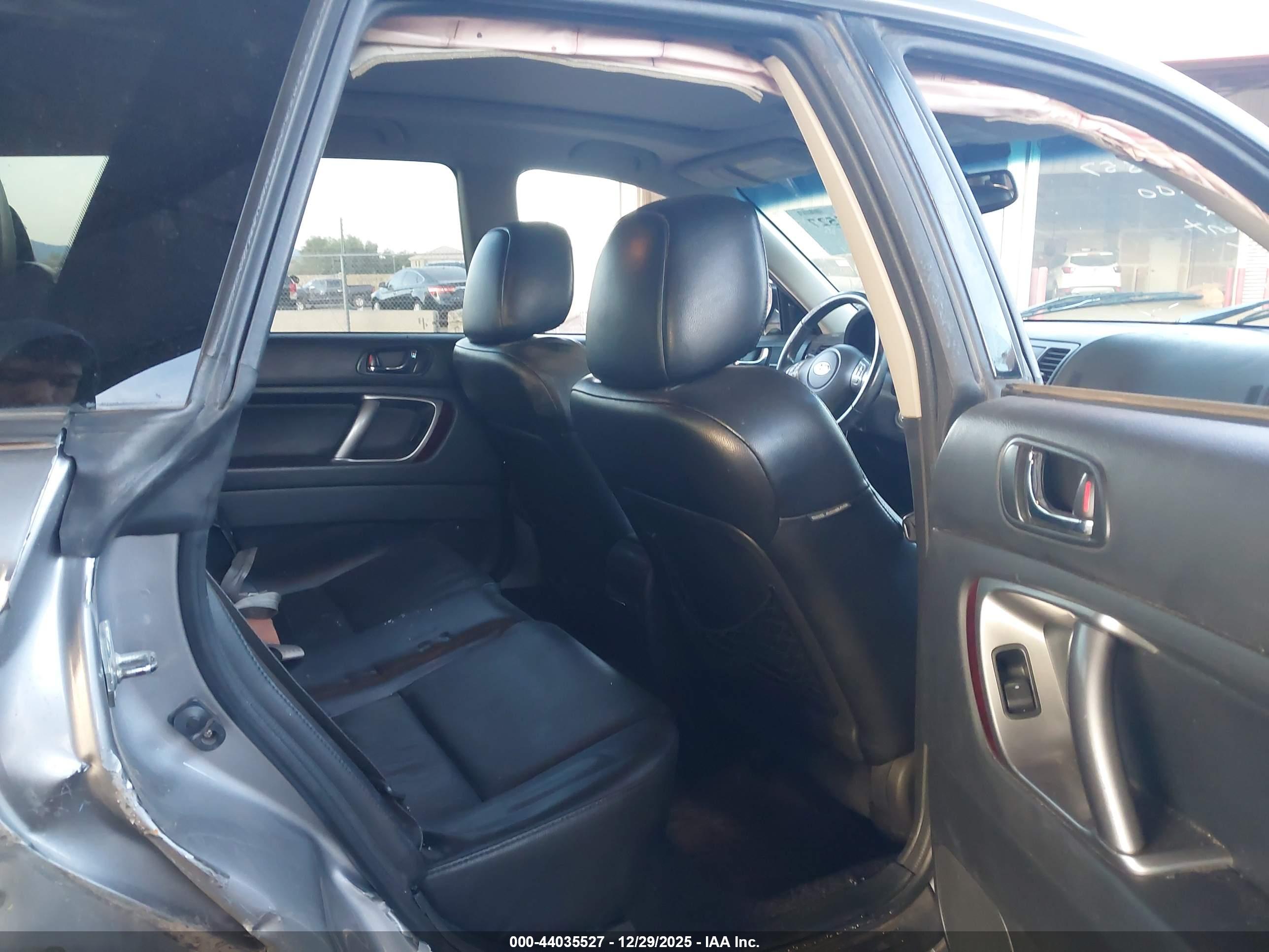 SUBARU OUTBACK image 8