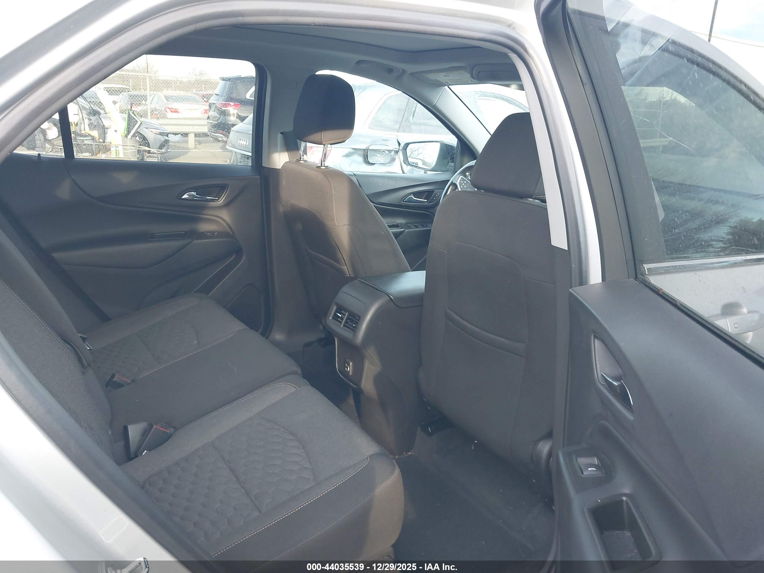 CHEVROLET EQUINOX image 8
