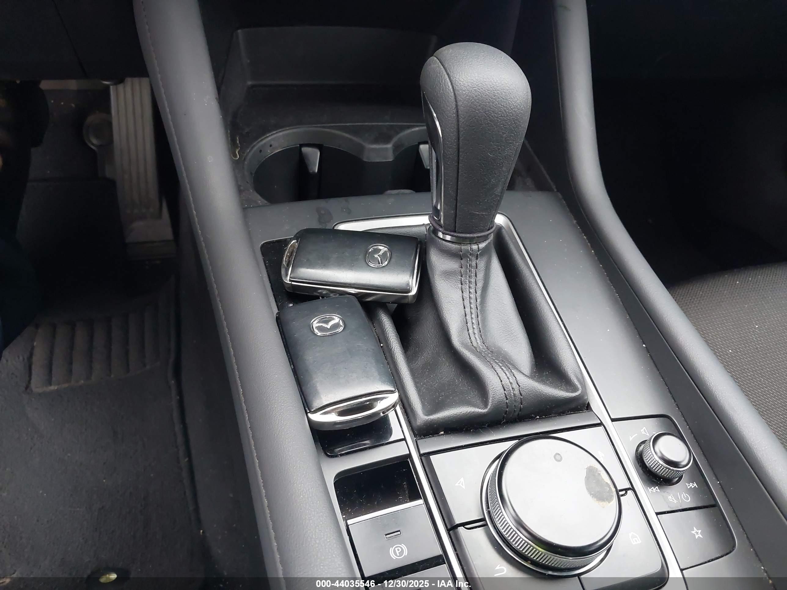 MAZDA MAZDA3 image 11