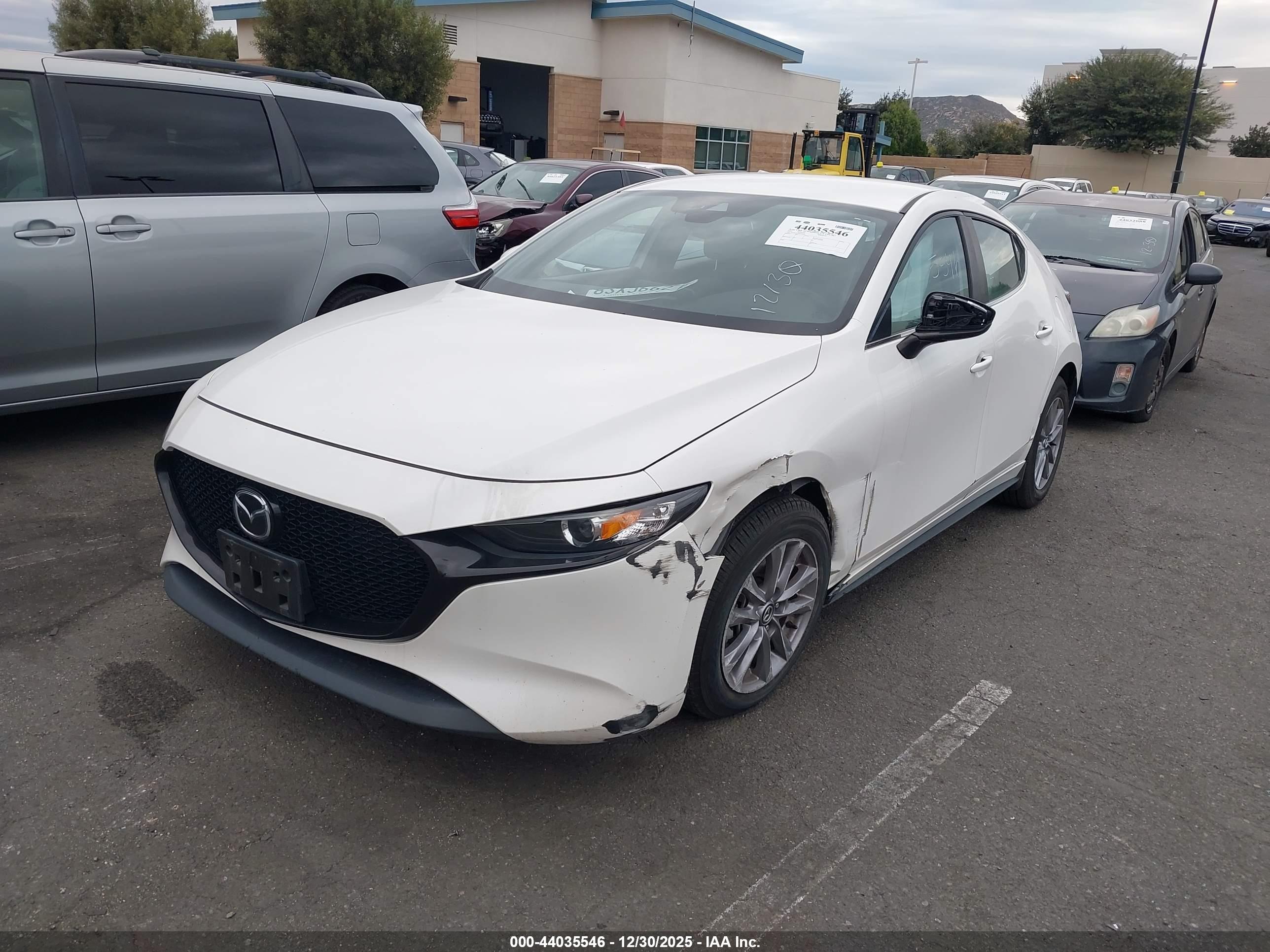 MAZDA MAZDA3 image 2