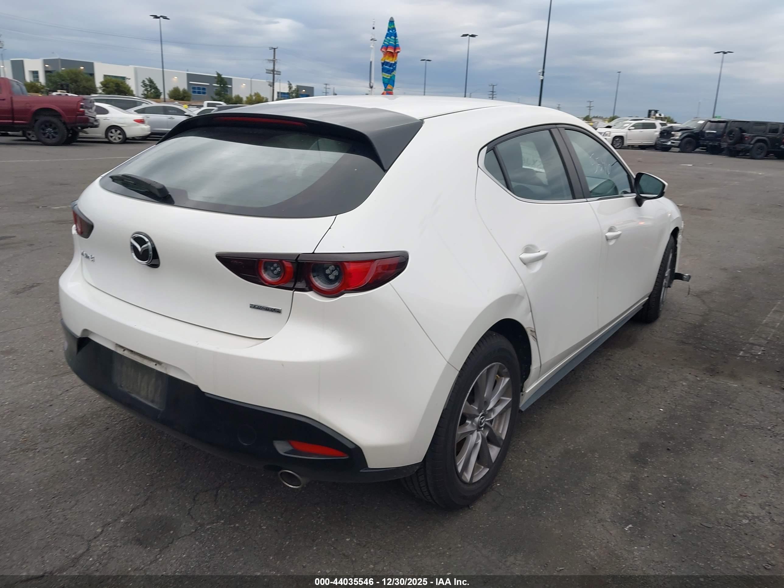 MAZDA MAZDA3 image 4