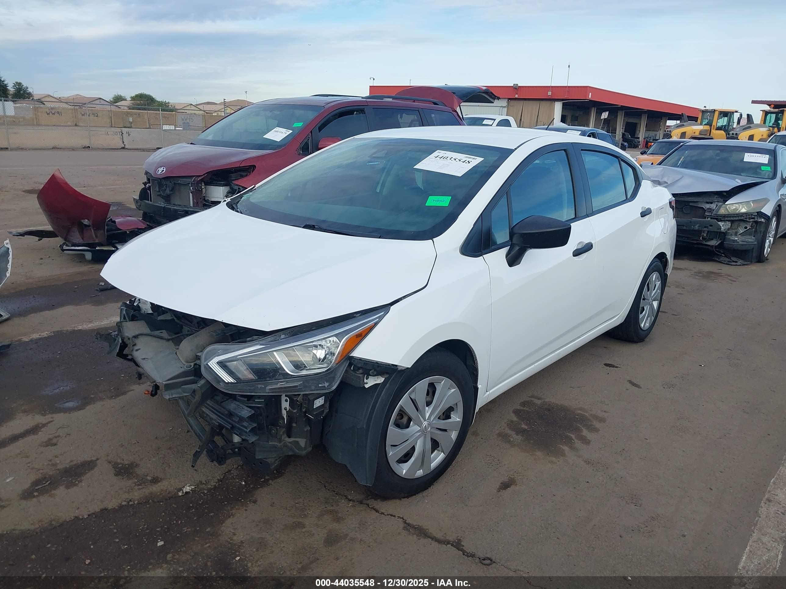 NISSAN VERSA image 2