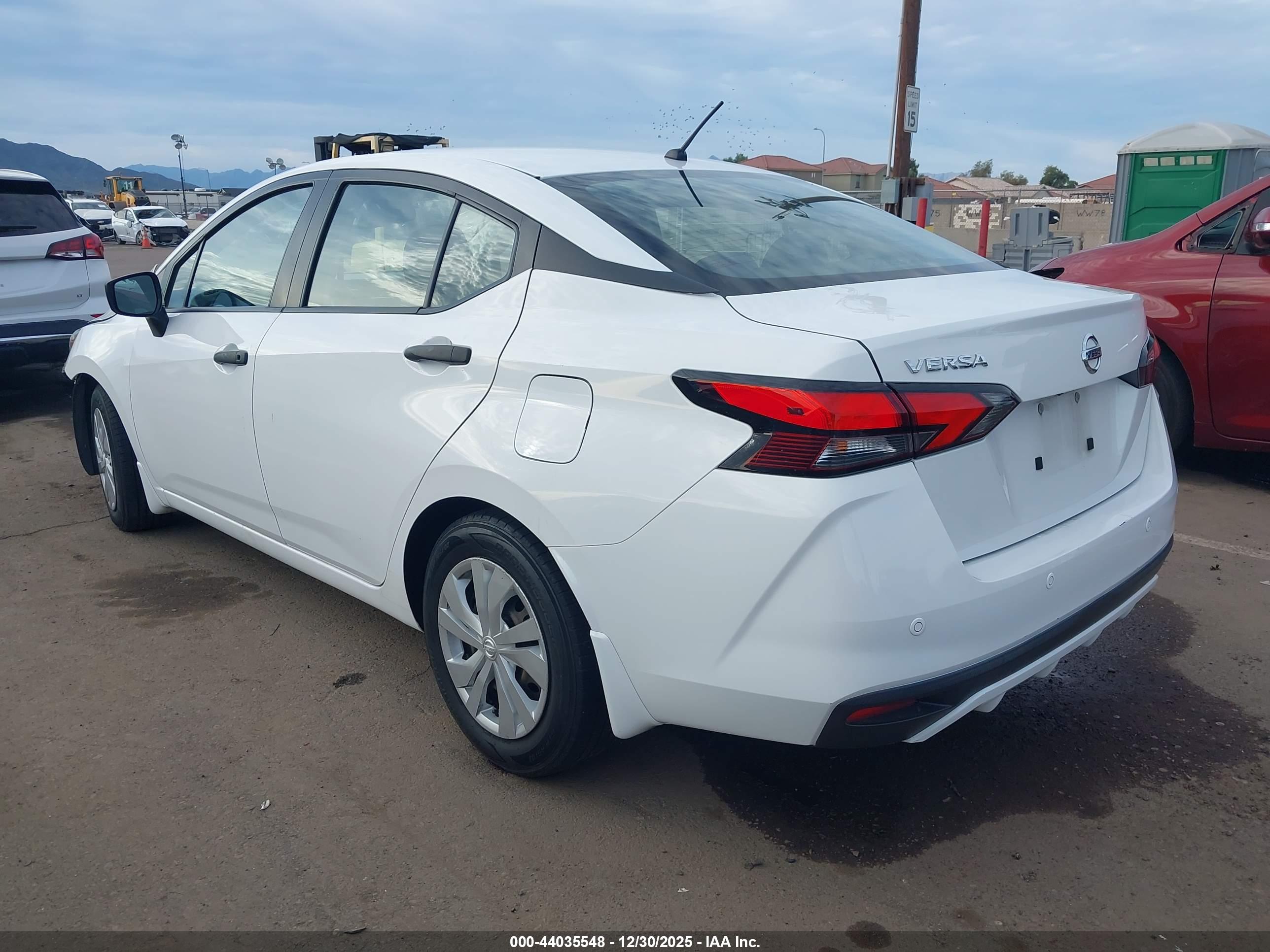 NISSAN VERSA image 3