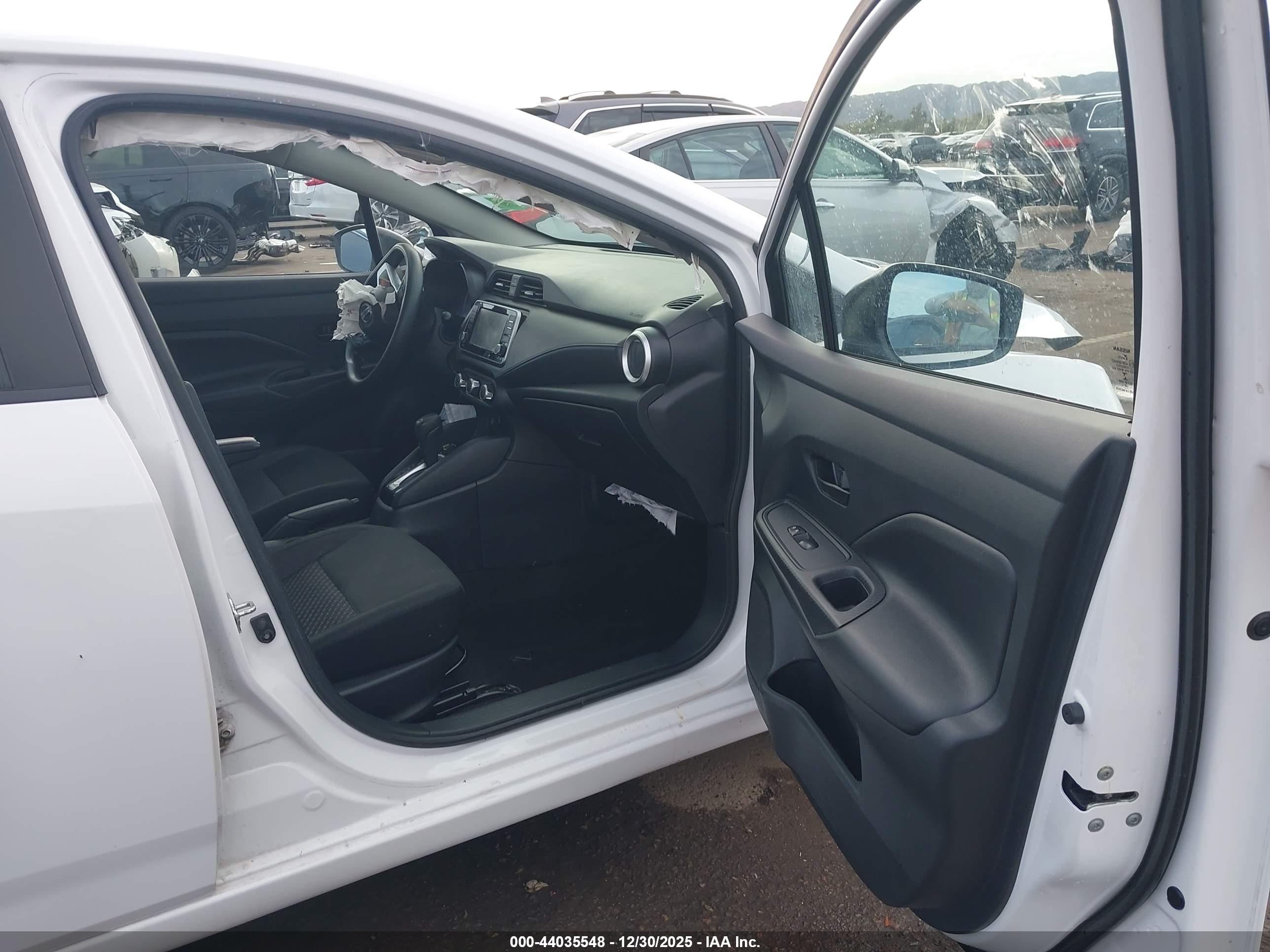 NISSAN VERSA image 5