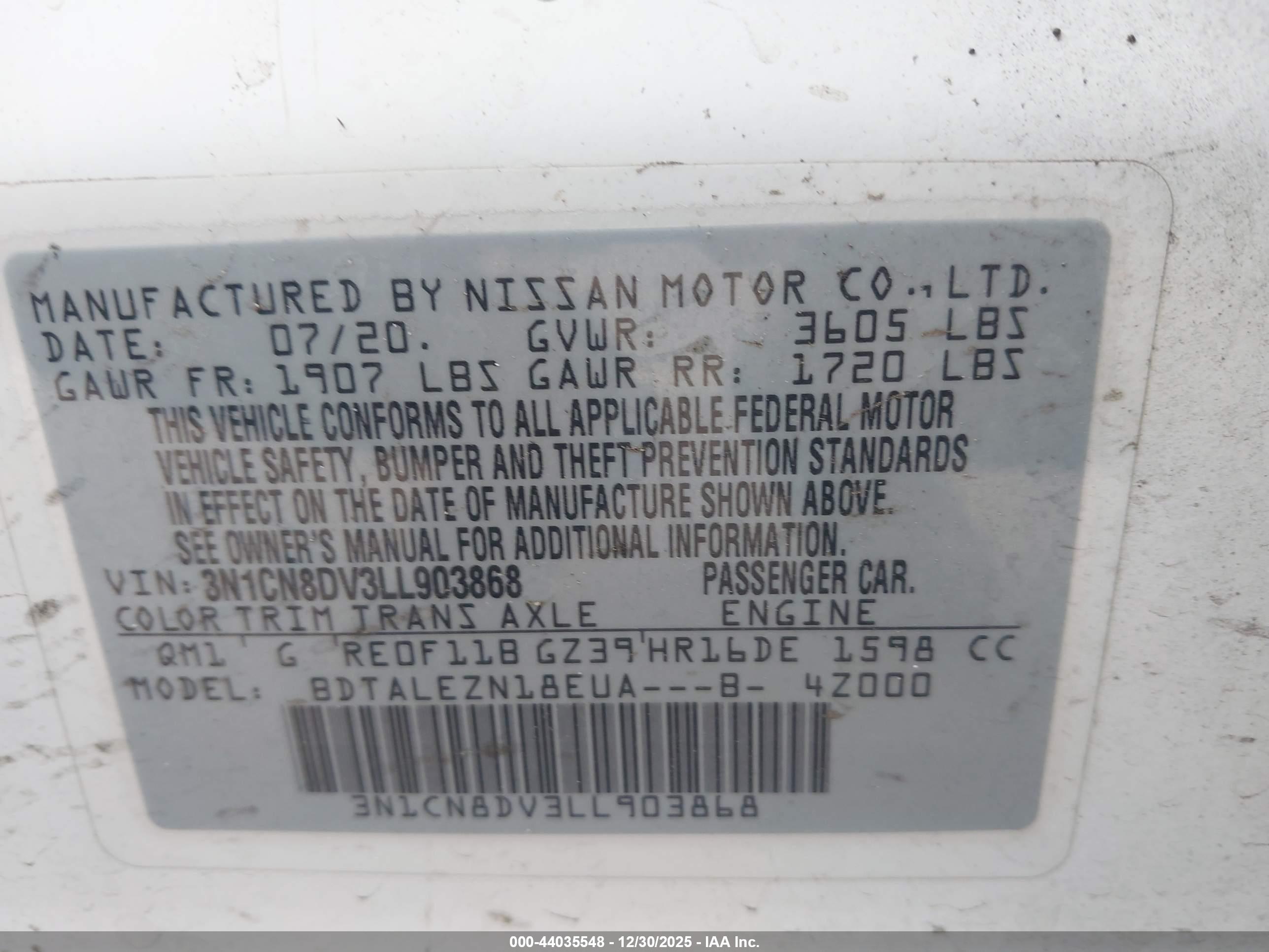 NISSAN VERSA image 9