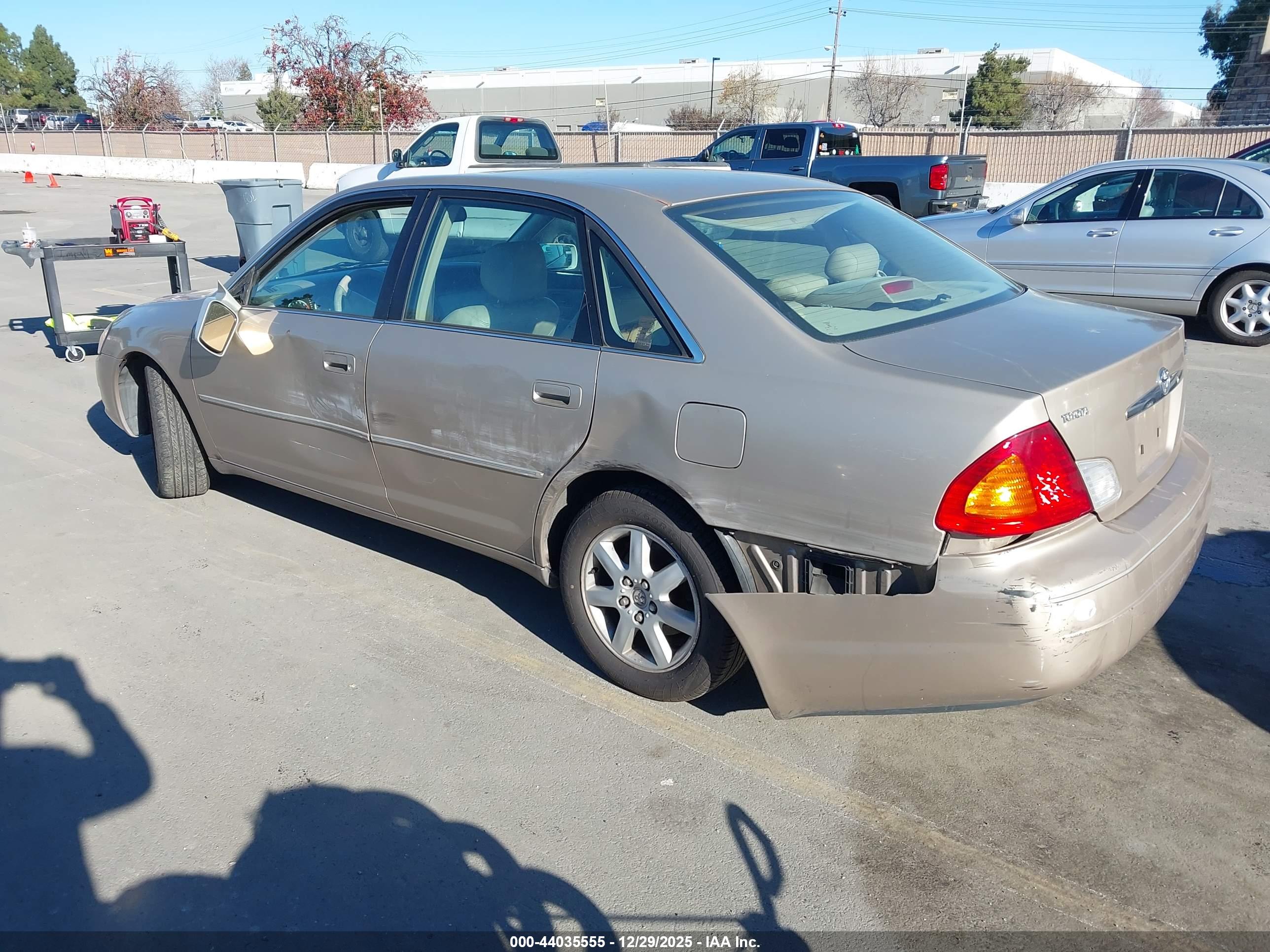 TOYOTA AVALON image 3