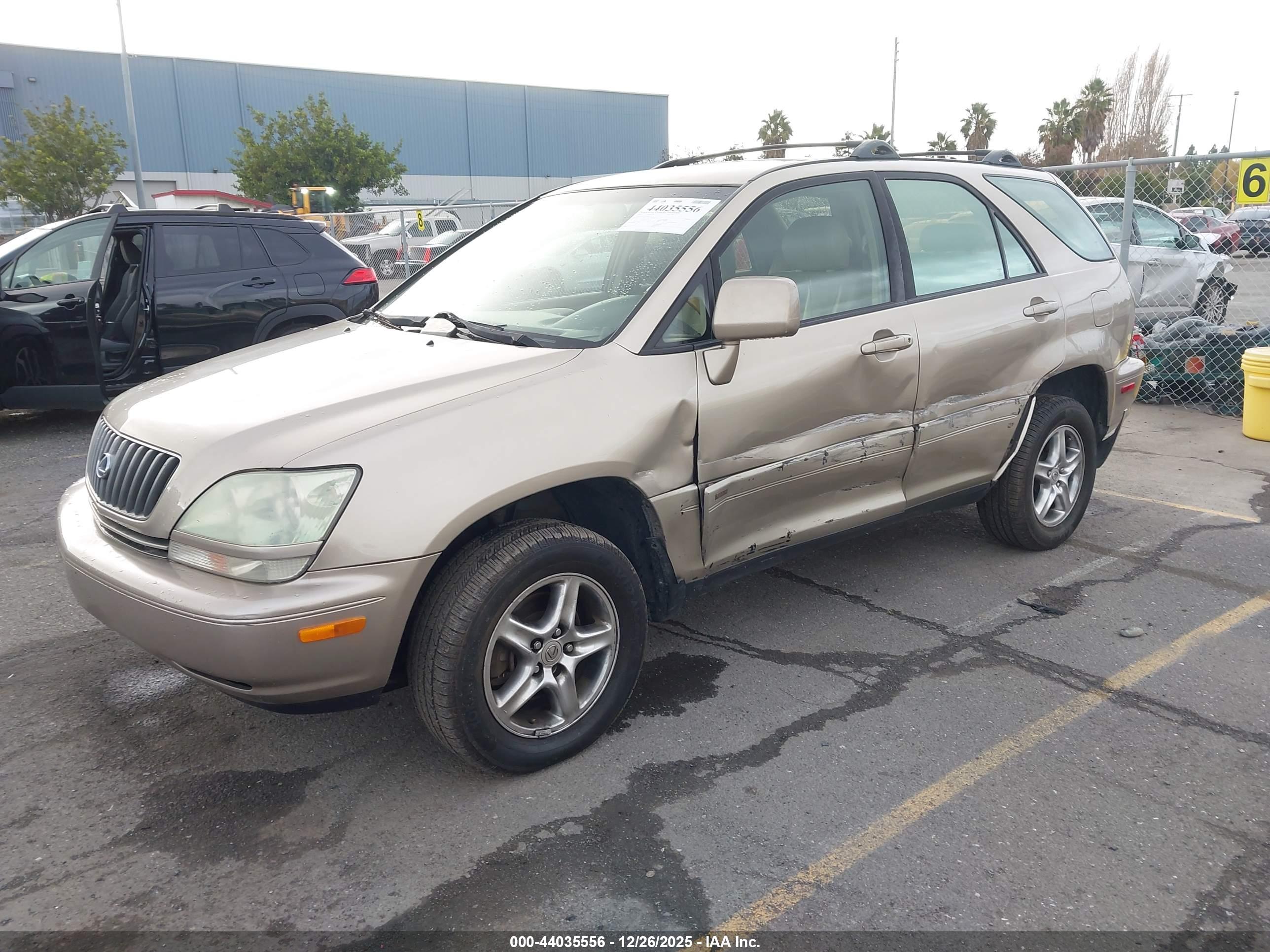 LEXUS RX image 2