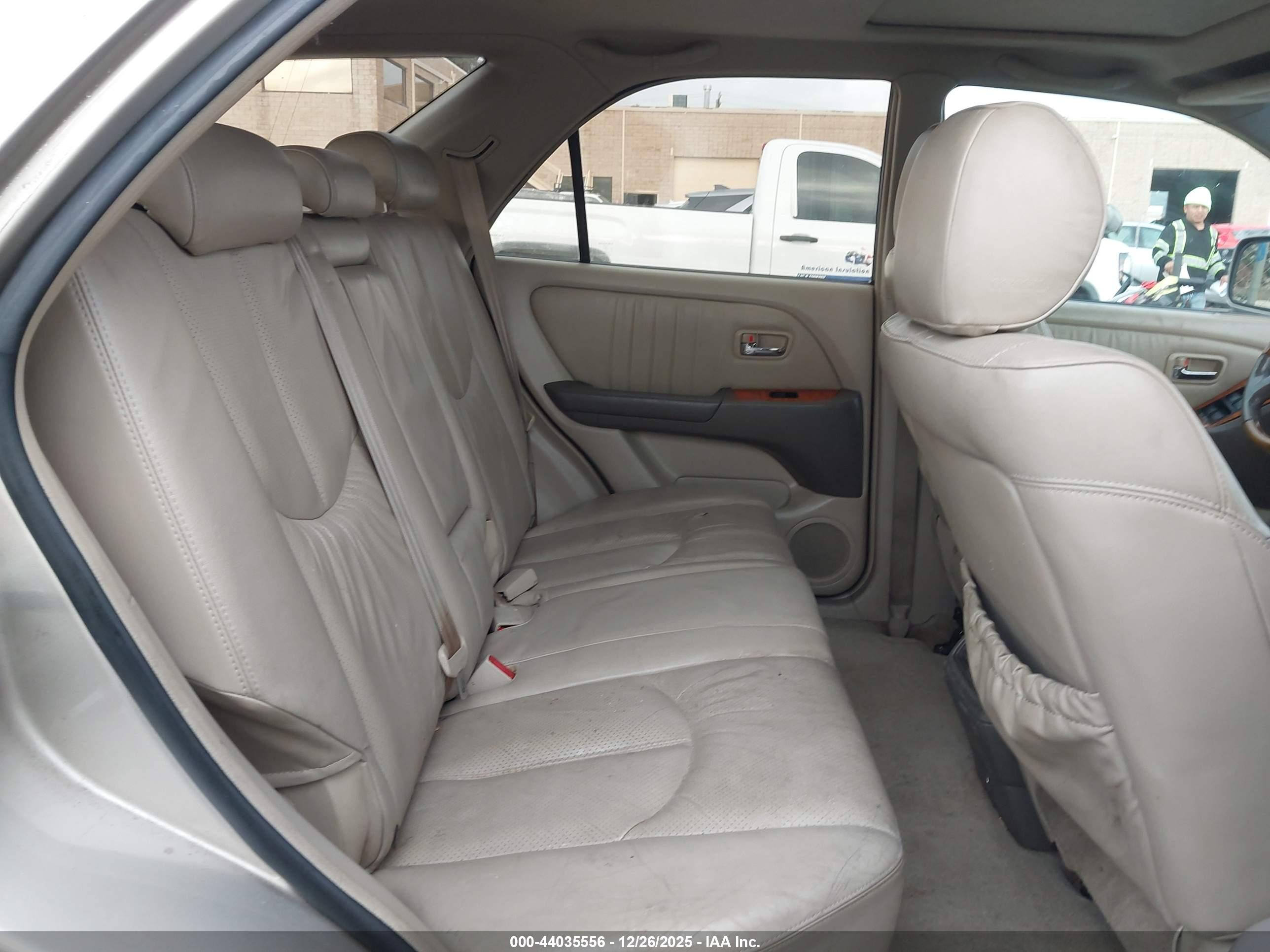 LEXUS RX image 8