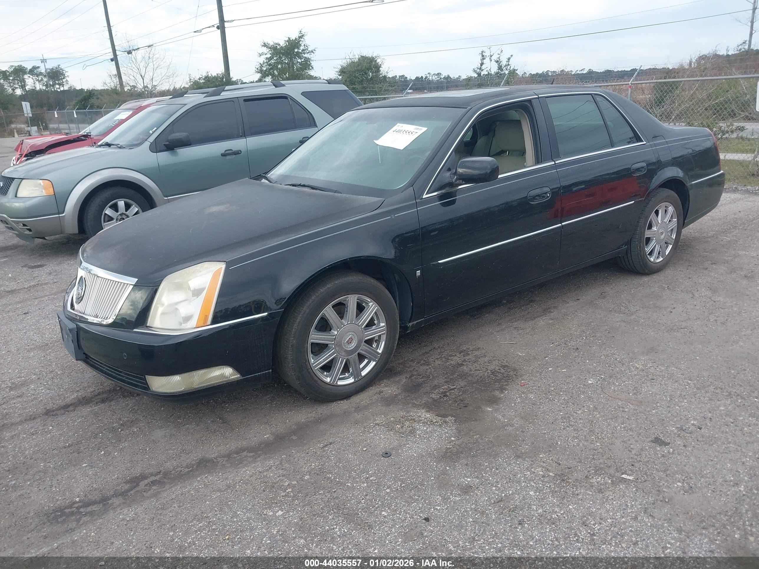 CADILLAC DTS image 2