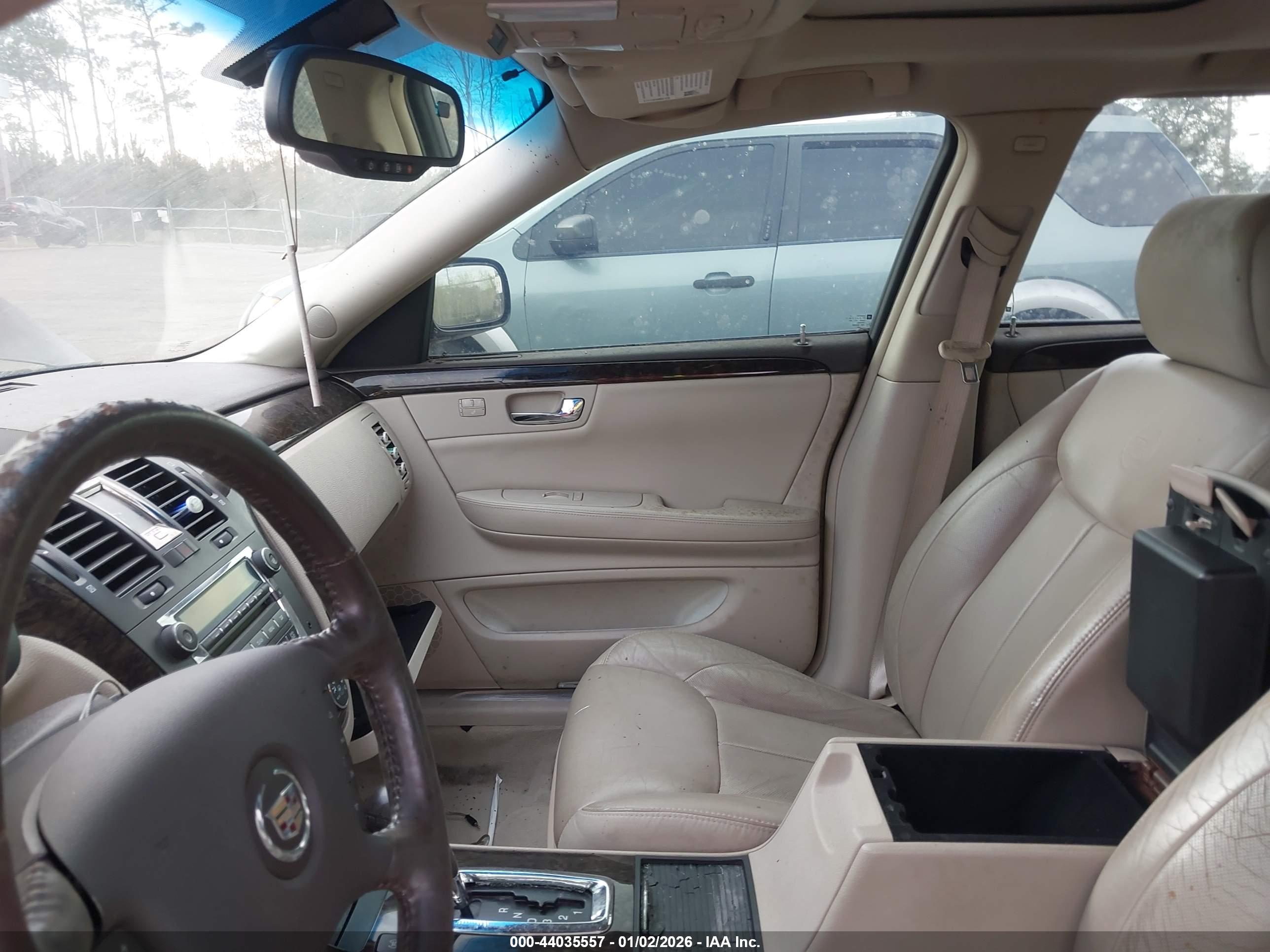 CADILLAC DTS image 5