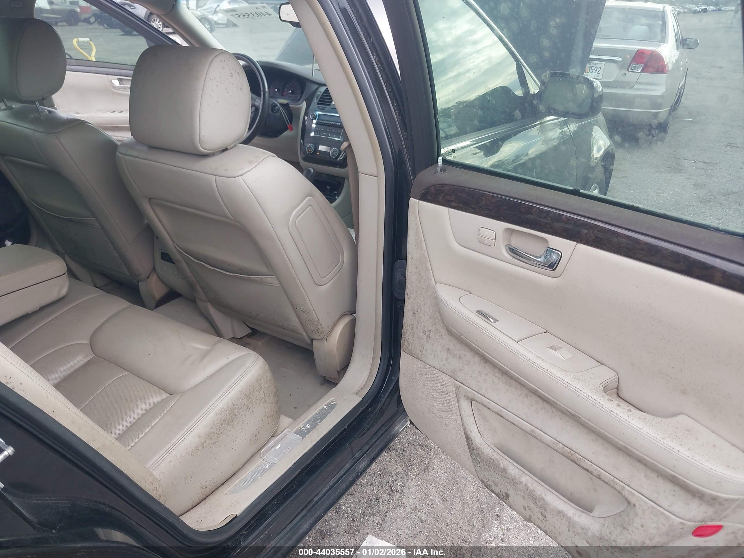 CADILLAC DTS image 8