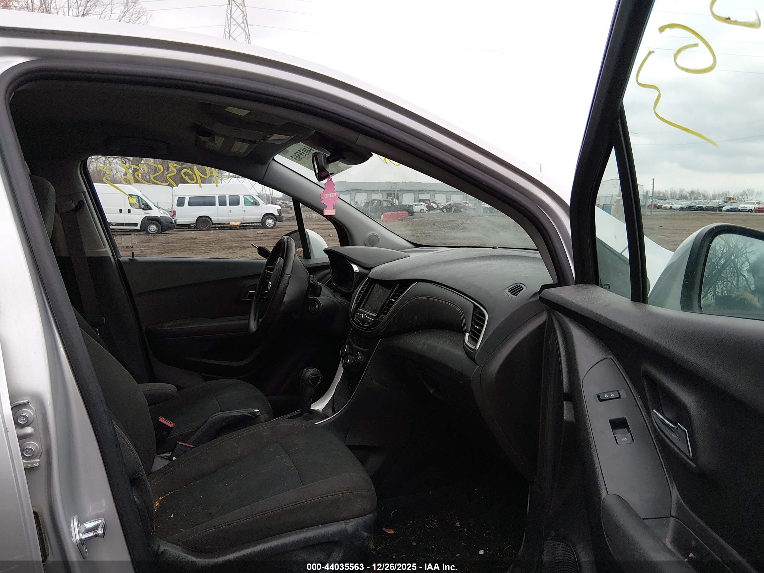 CHEVROLET TRAX image 5
