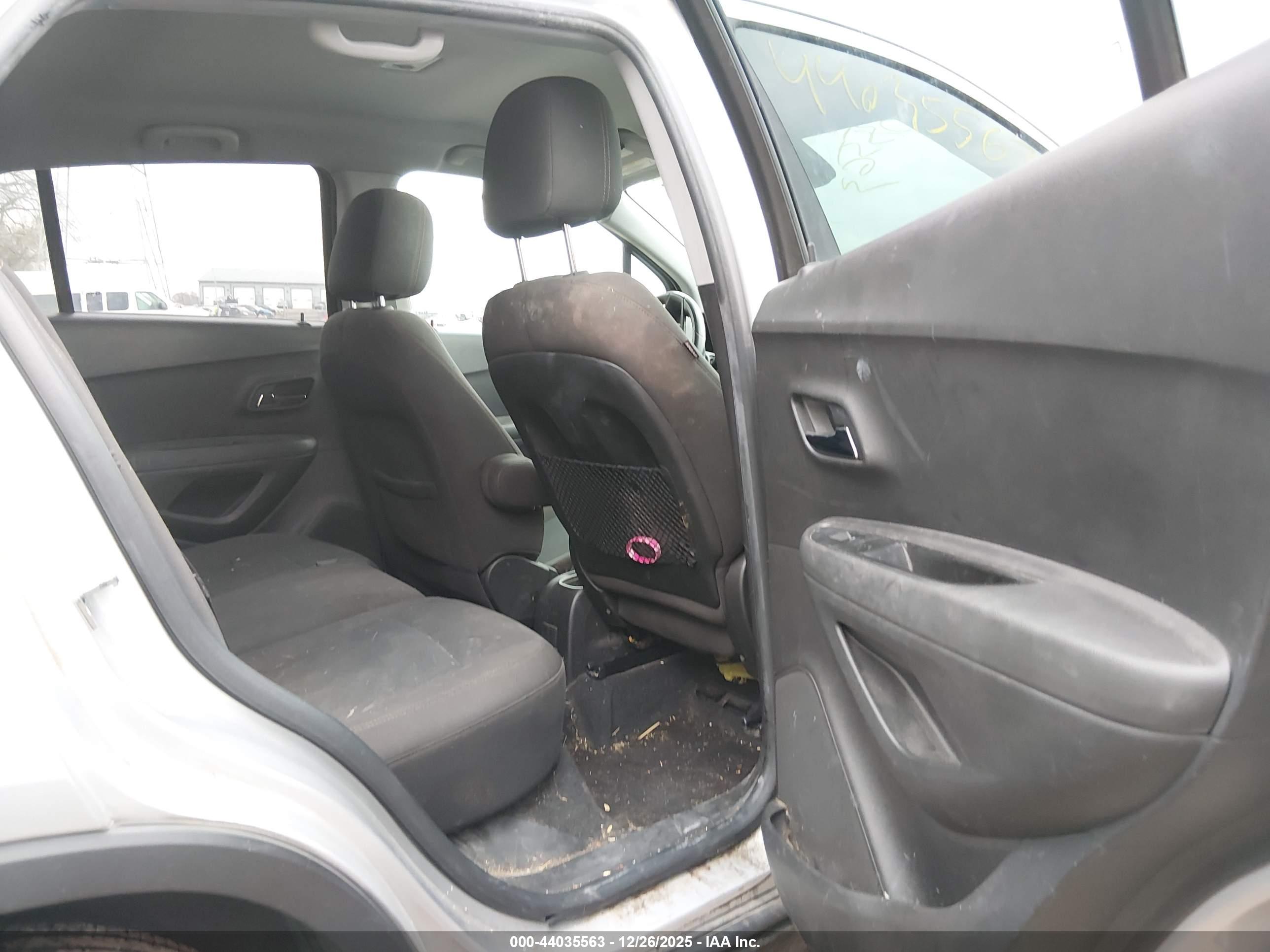 CHEVROLET TRAX image 8