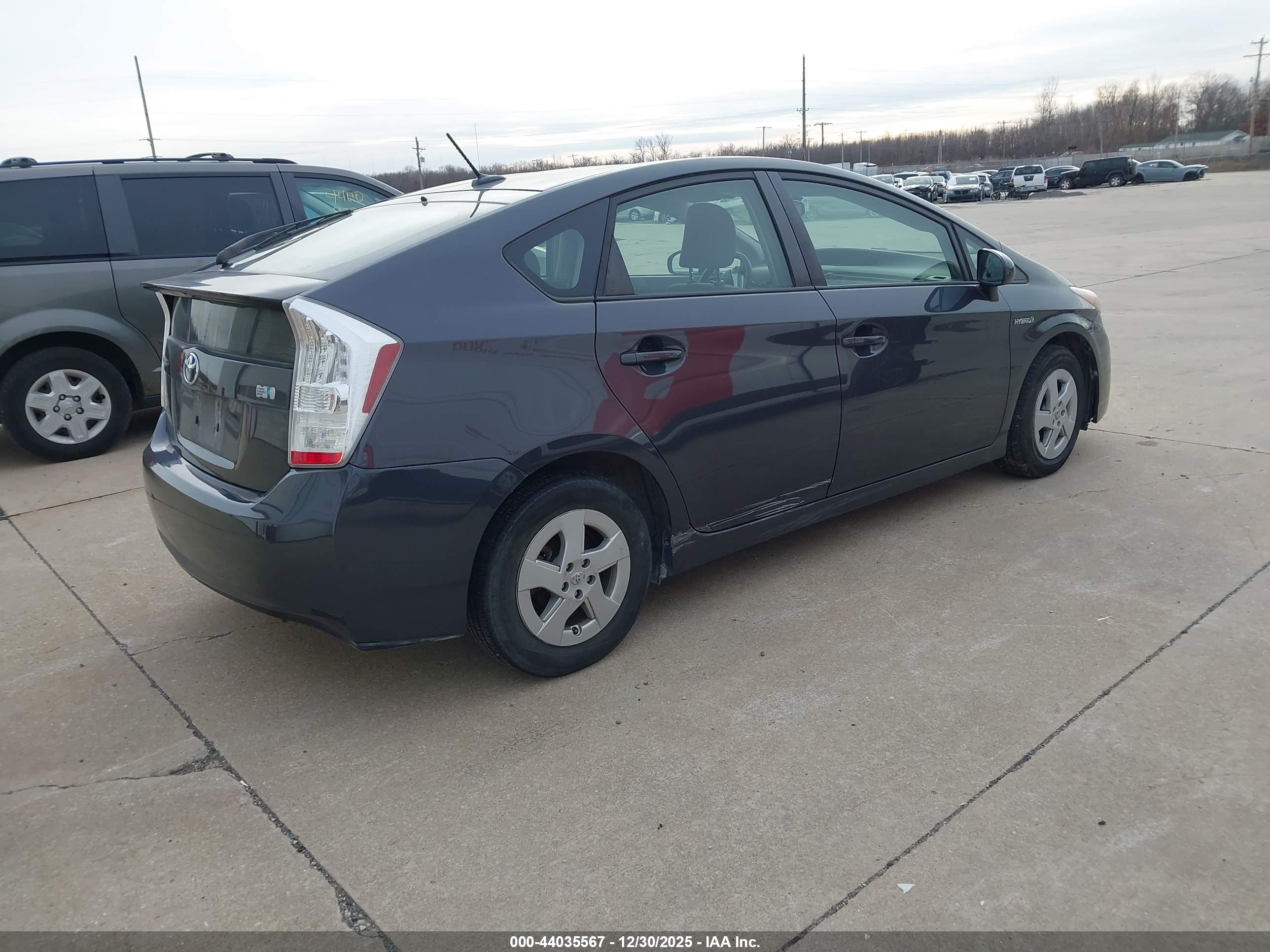 TOYOTA PRIUS image 4