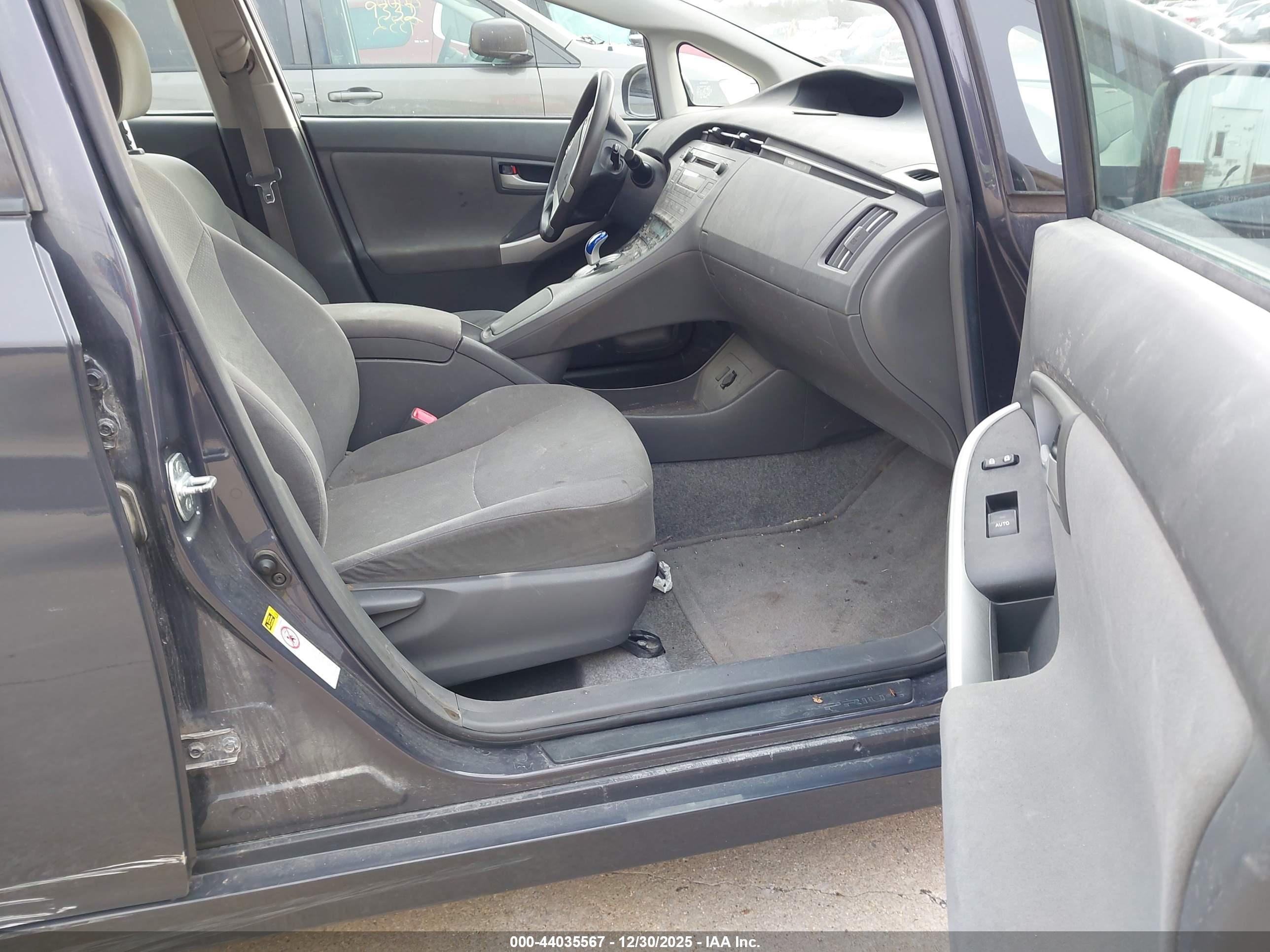 TOYOTA PRIUS image 5