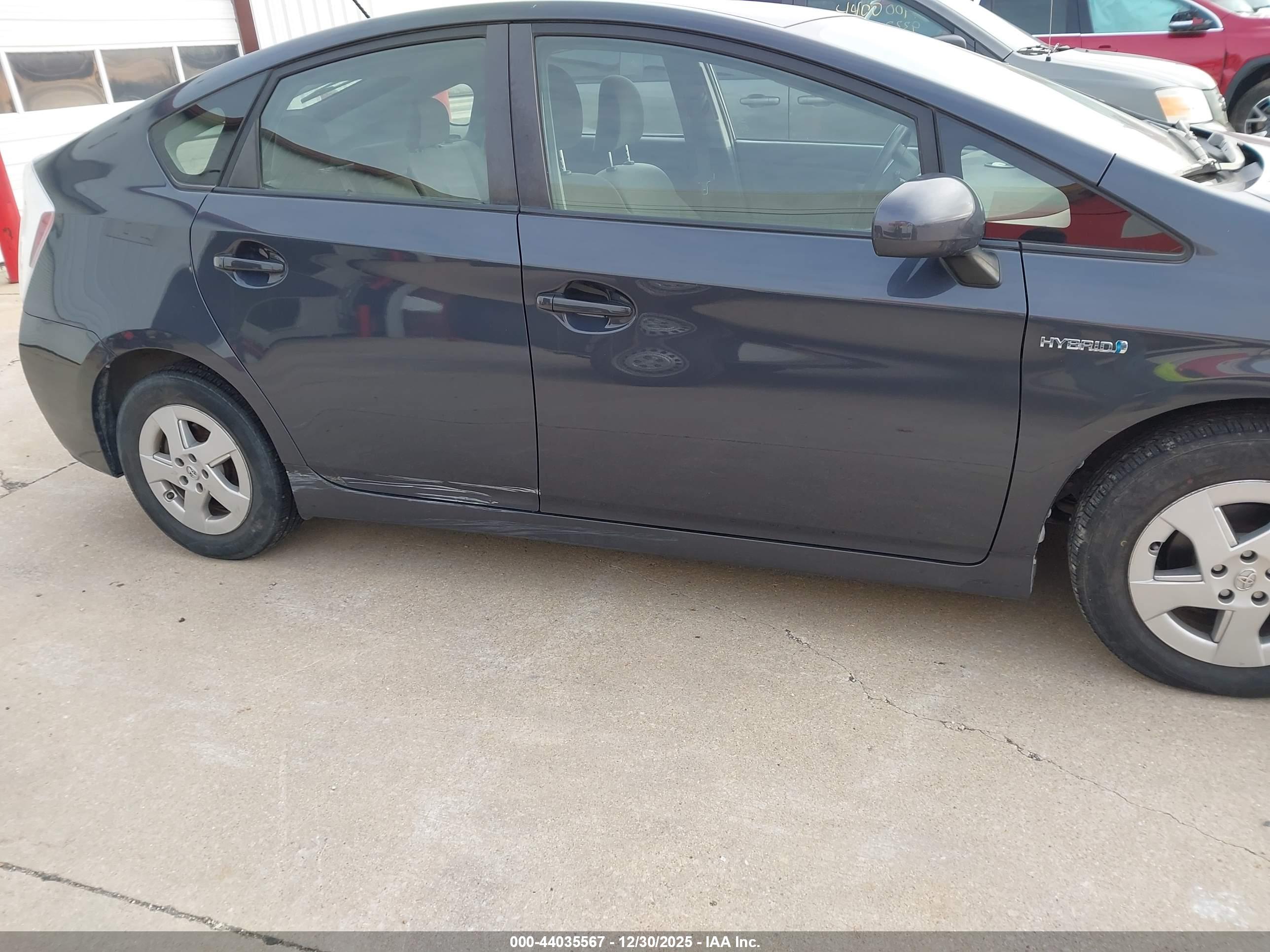 TOYOTA PRIUS image 6