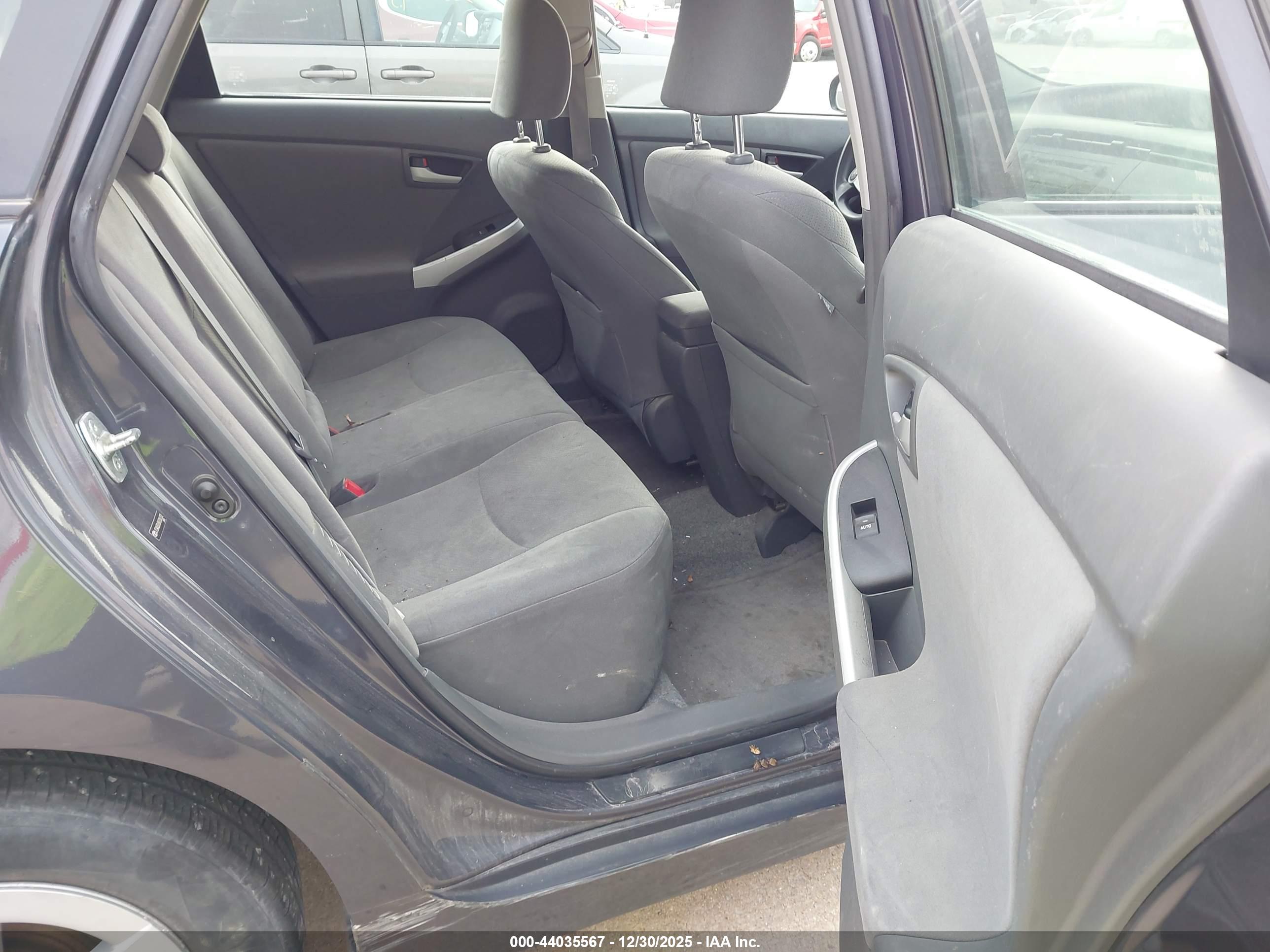 TOYOTA PRIUS image 8