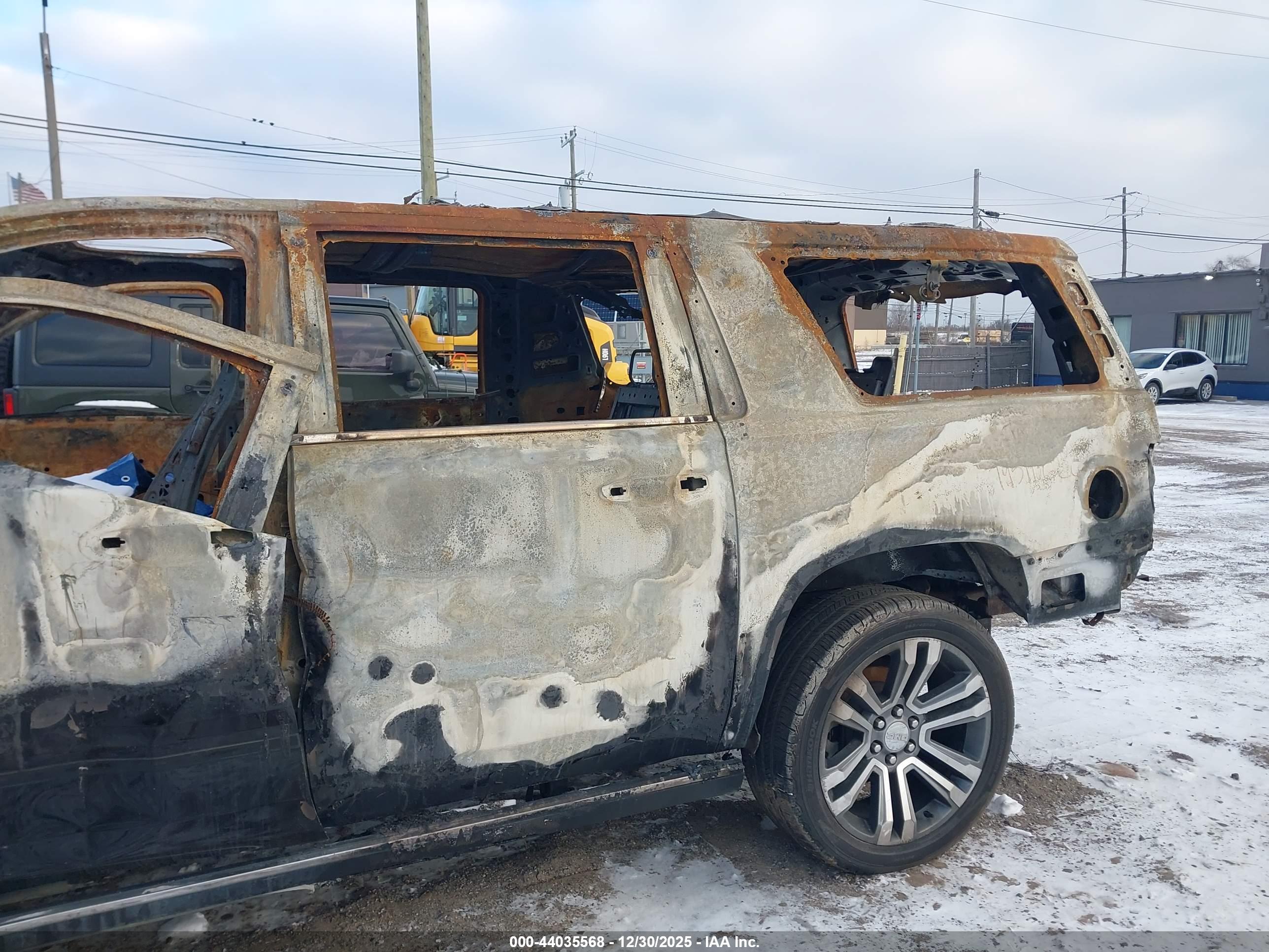 GMC YUKON image 6